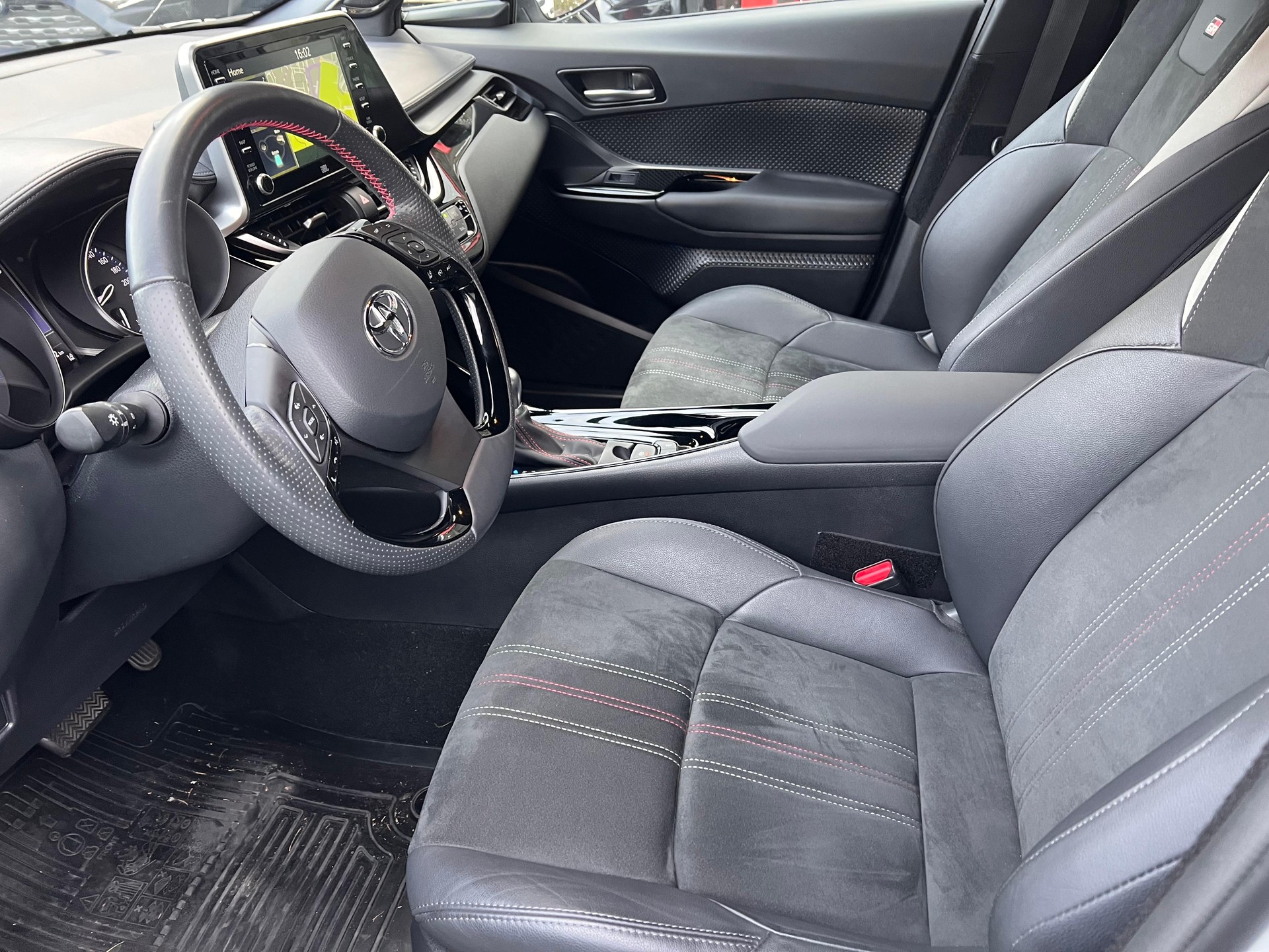 TOYOTA C-HR 2.0 VVTi HSD GR Sport-image-8