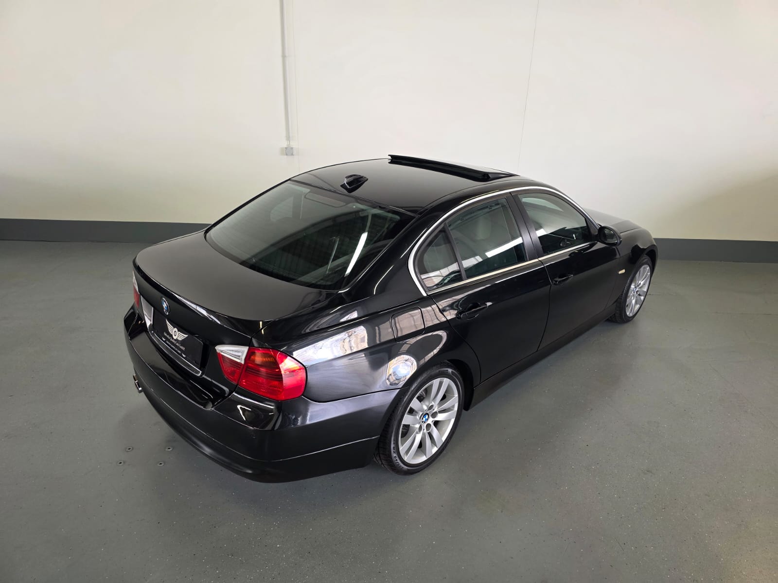 BMW 330xi-image-7