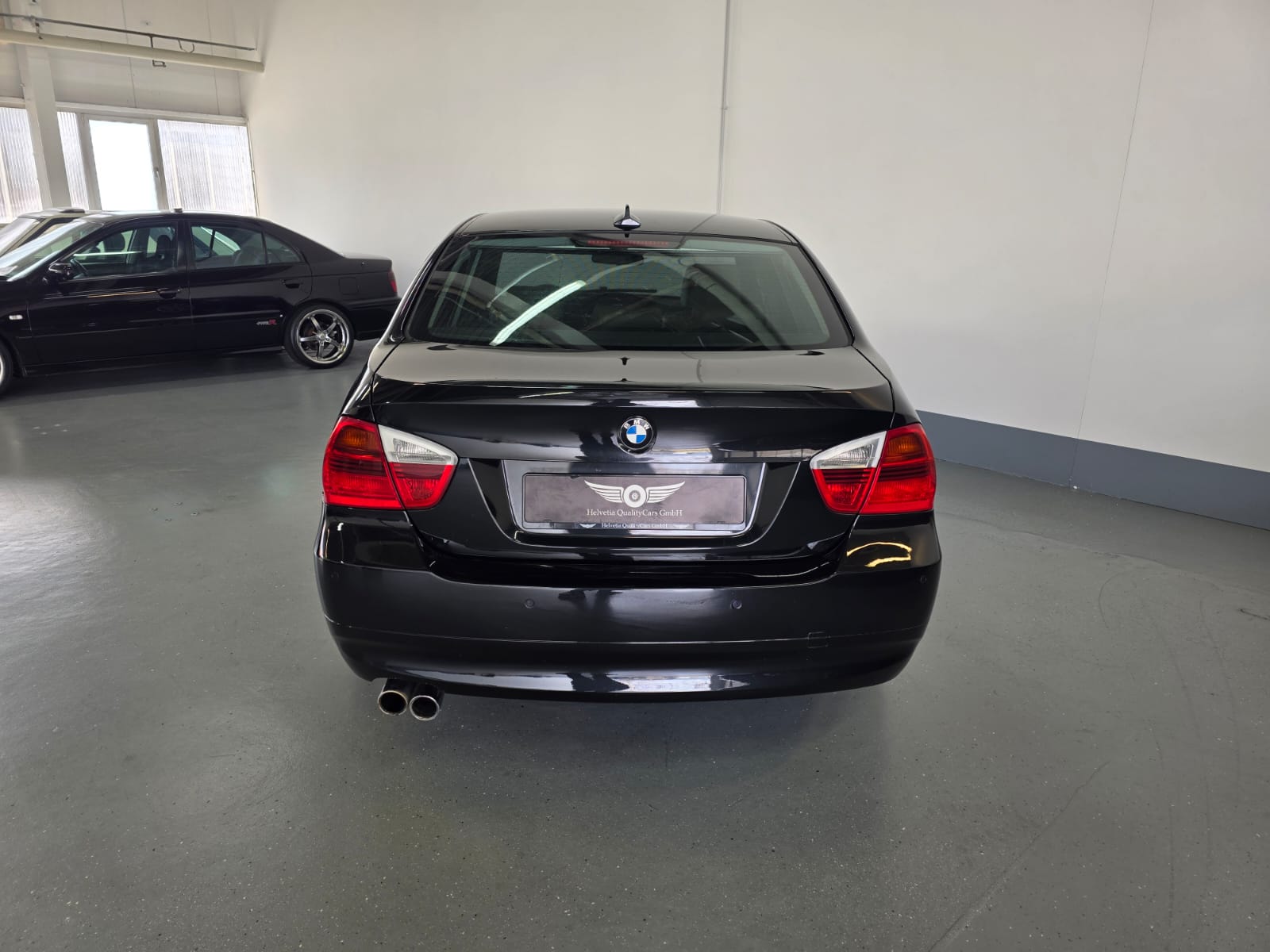 BMW 330xi-image-16