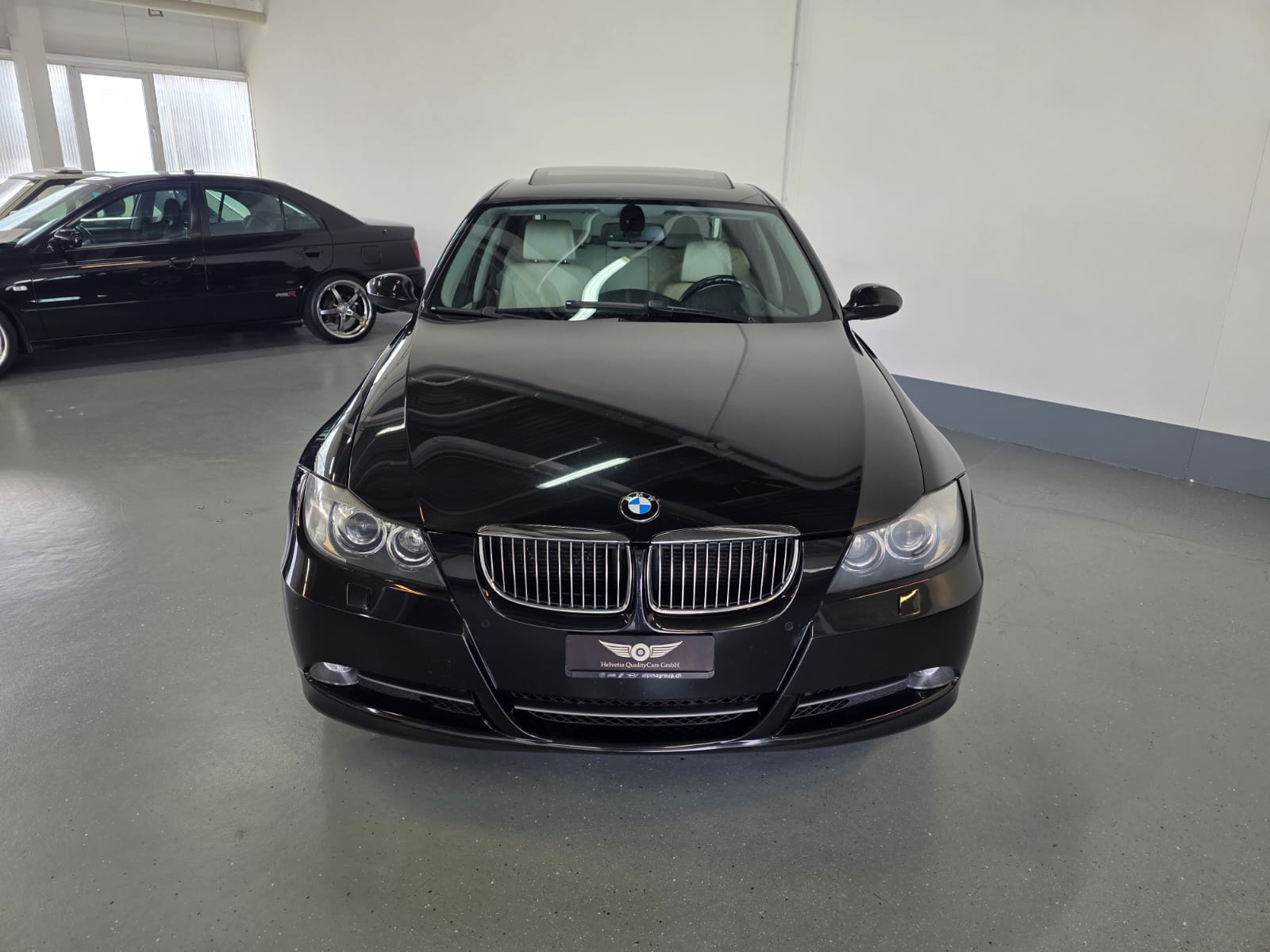 BMW 330xi-image-4