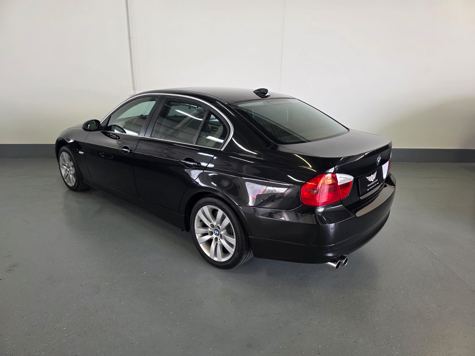 BMW 330xi-image-13