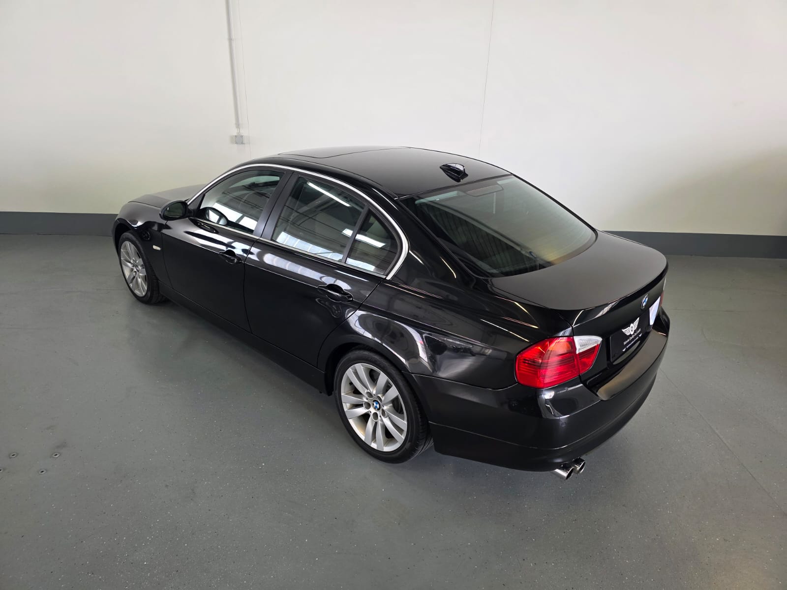 BMW 330xi-image-12