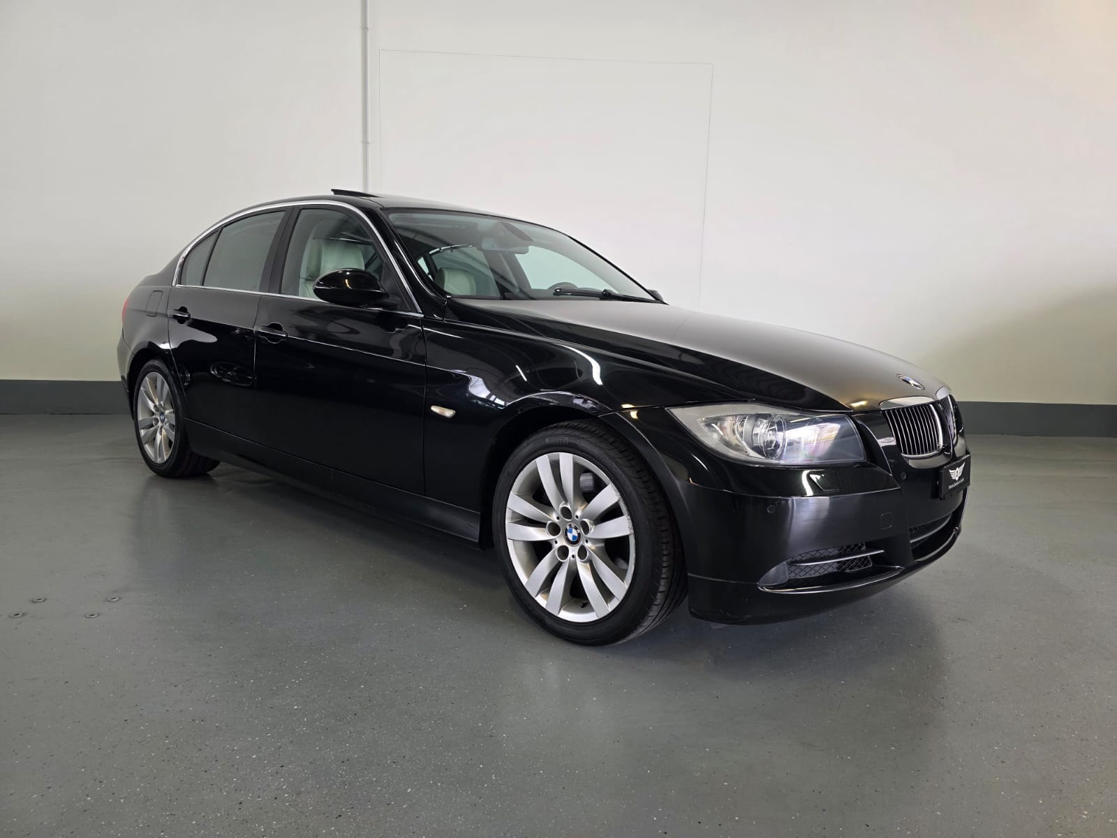 BMW 330xi-image-2