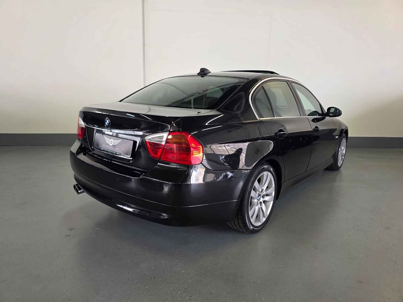 BMW 330xi-image-10