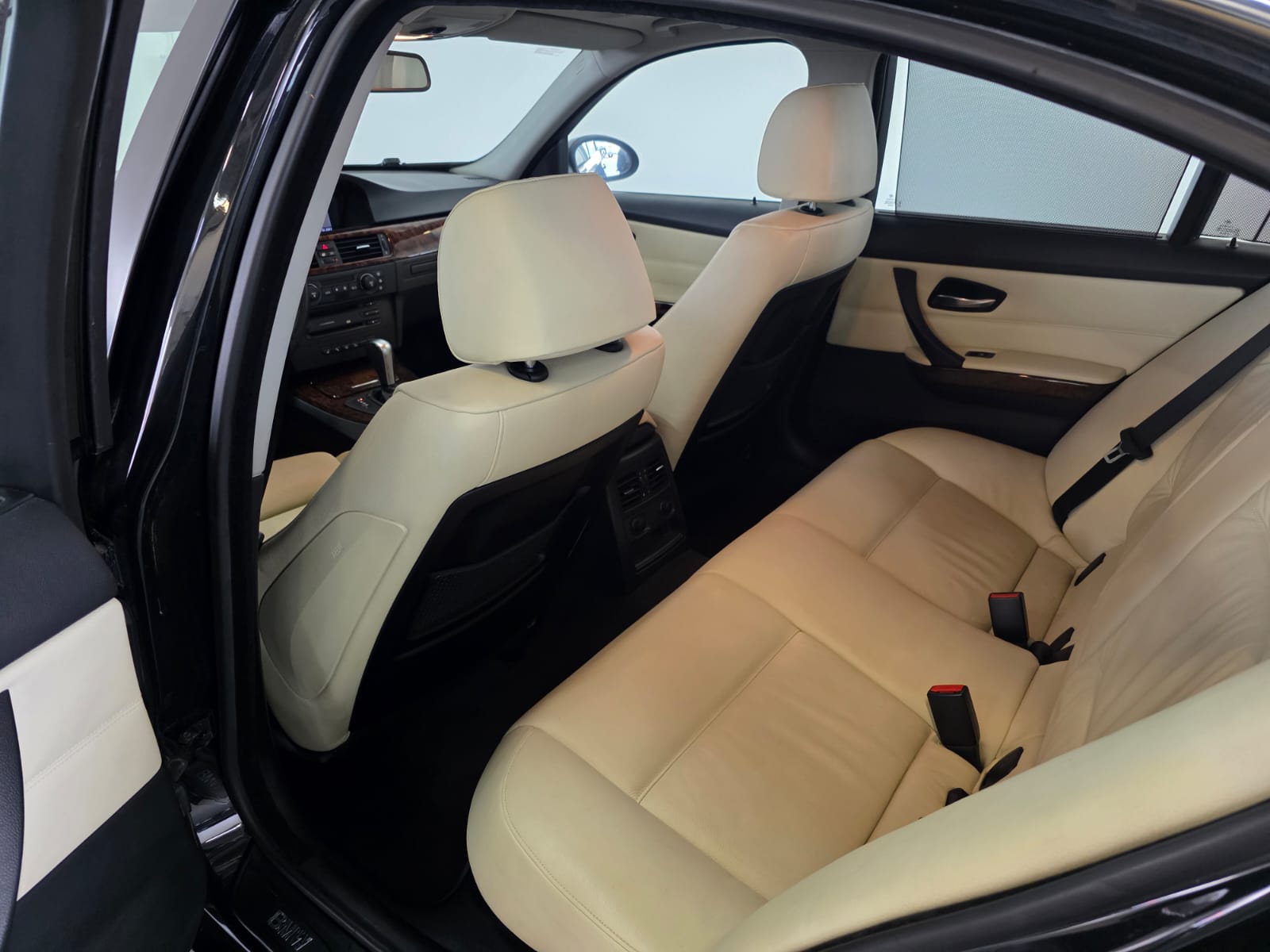 BMW 330xi-image-21