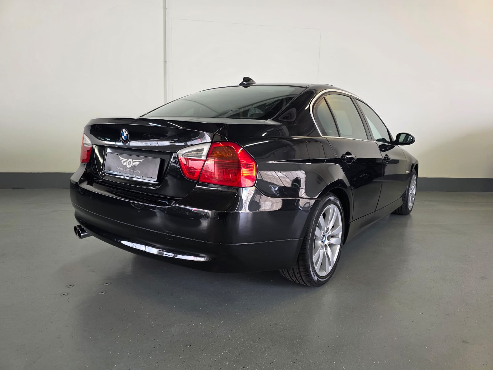 BMW 330xi-image-11