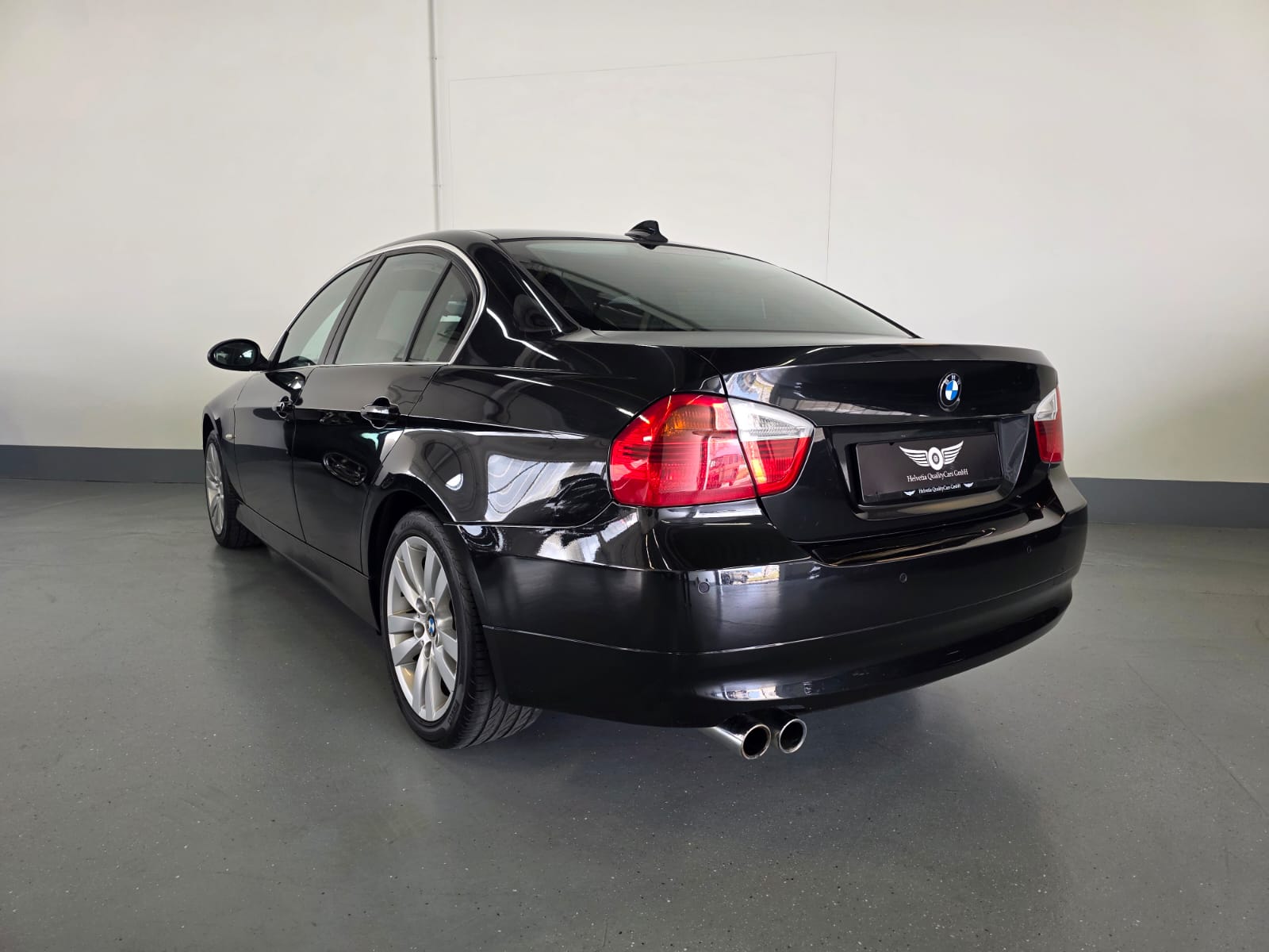 BMW 330xi-image-15