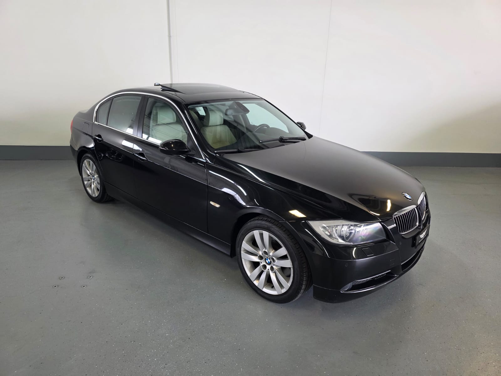 BMW 330xi-image-0
