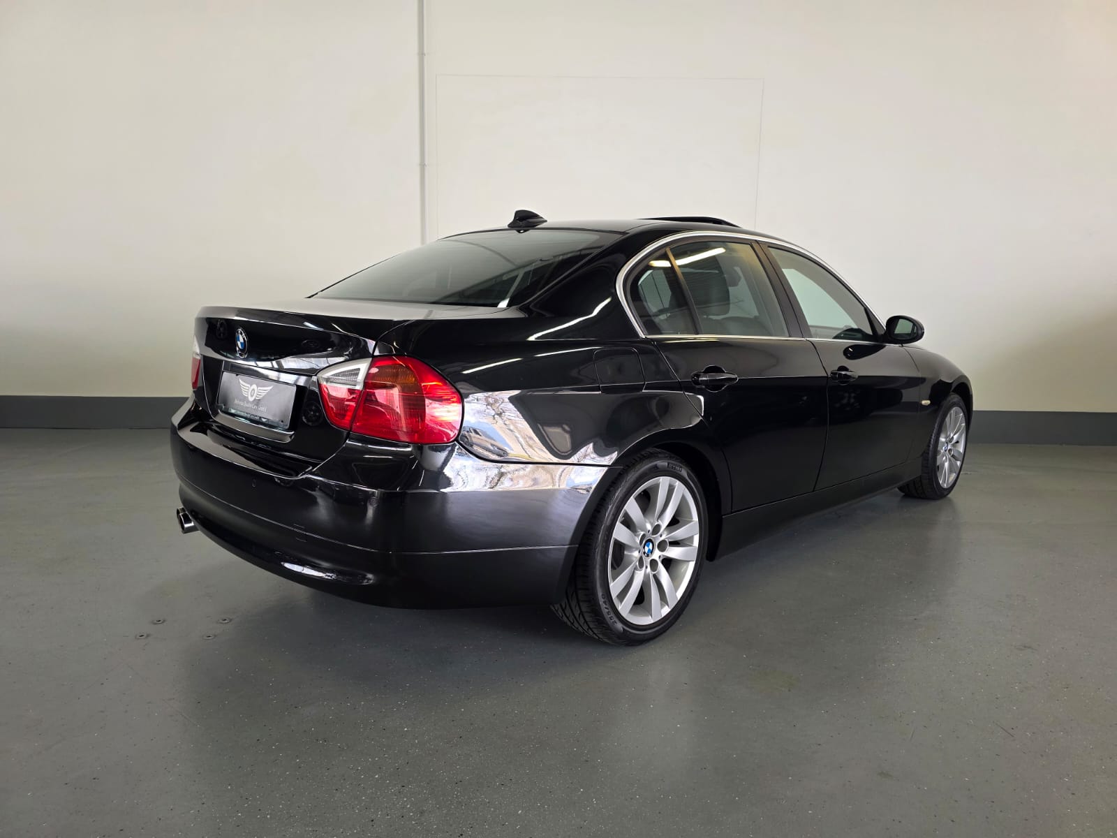 BMW 330xi-image-9