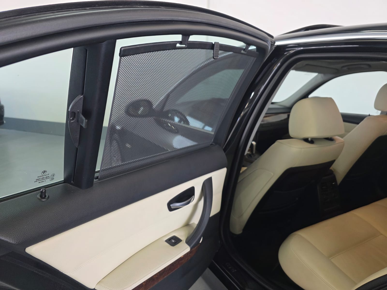 BMW 330xi-image-20