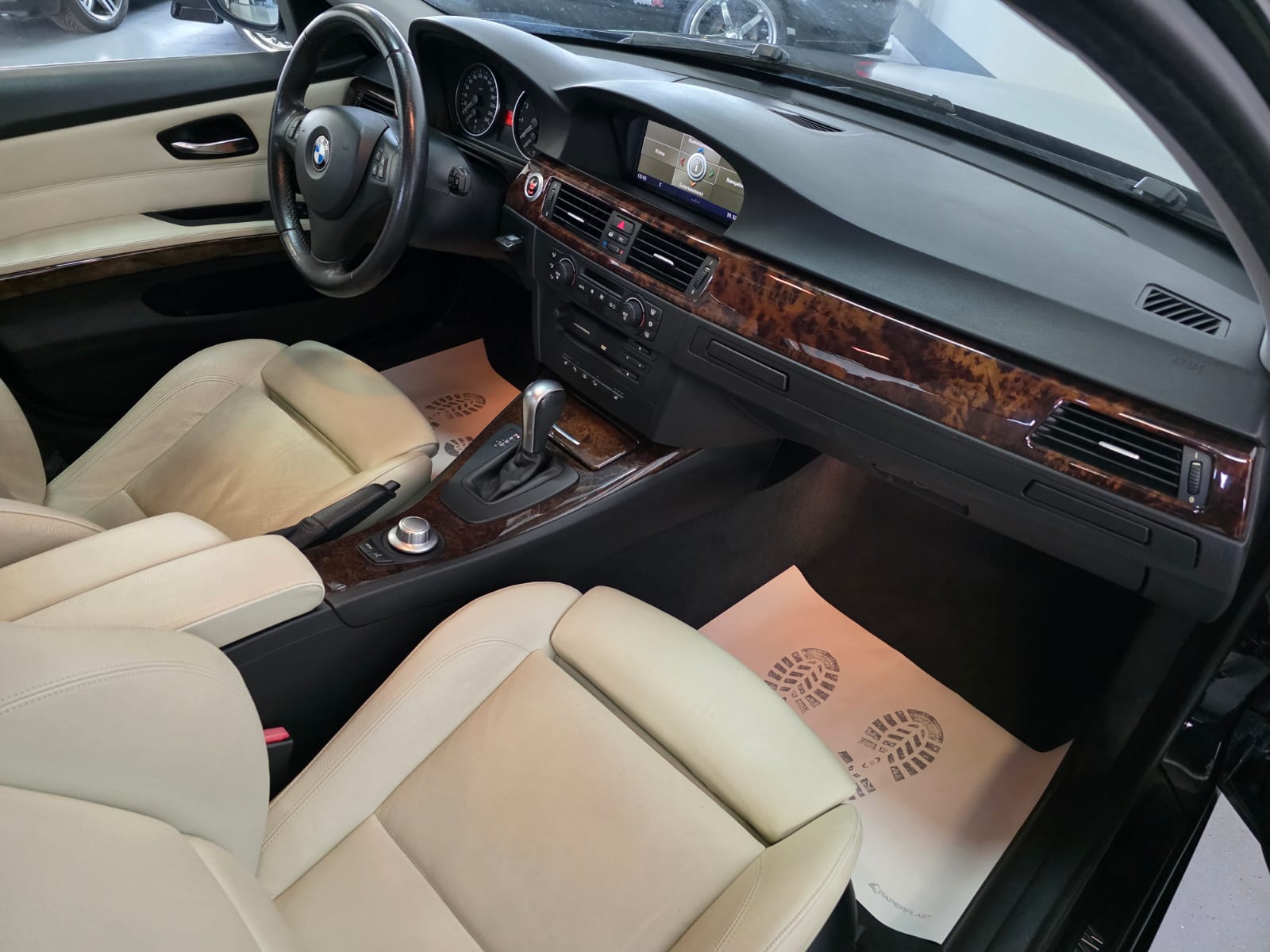 BMW 330xi-image-19