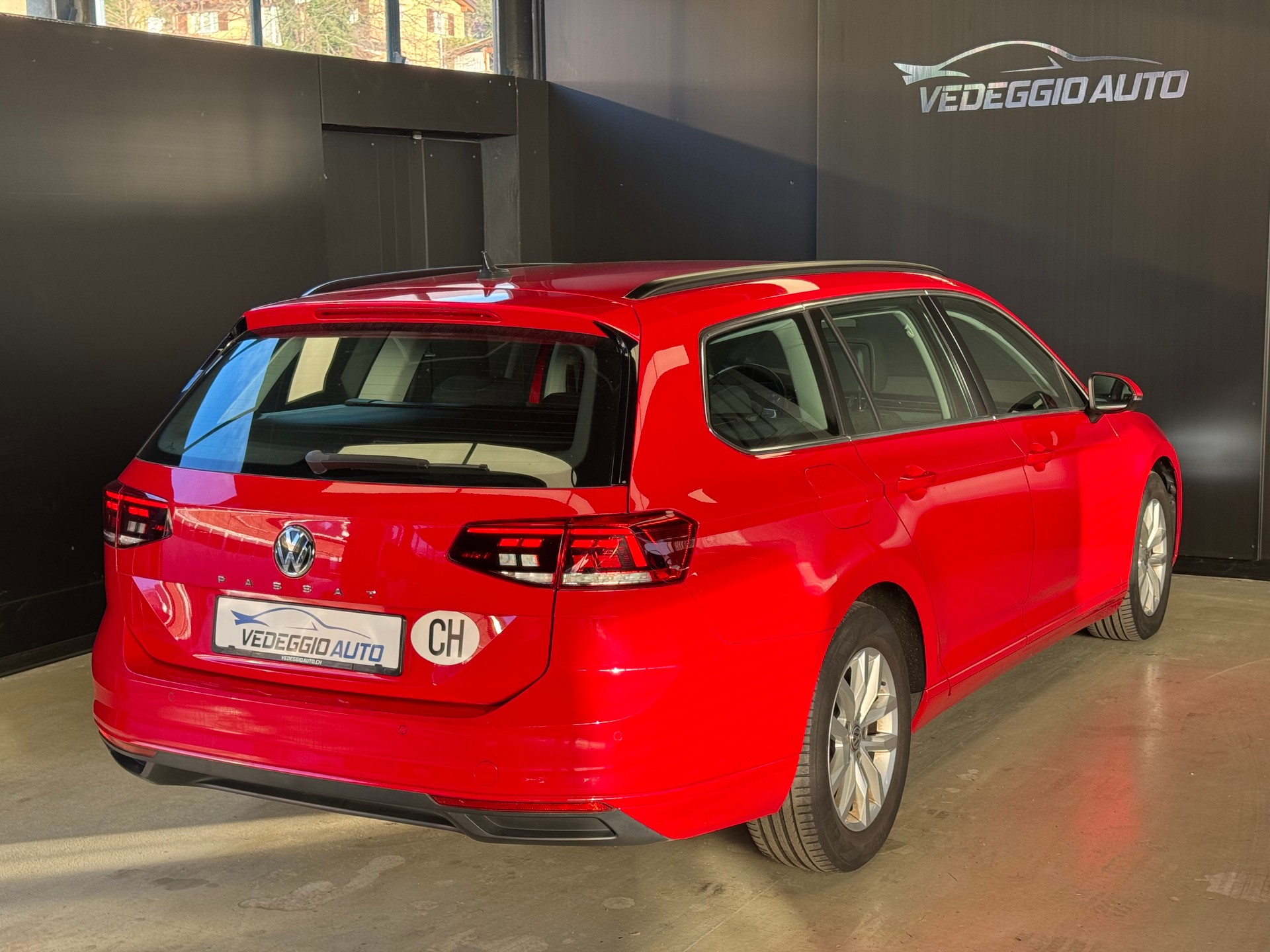 VW Passat 2.0 TDI BMT Business DSG-image-5