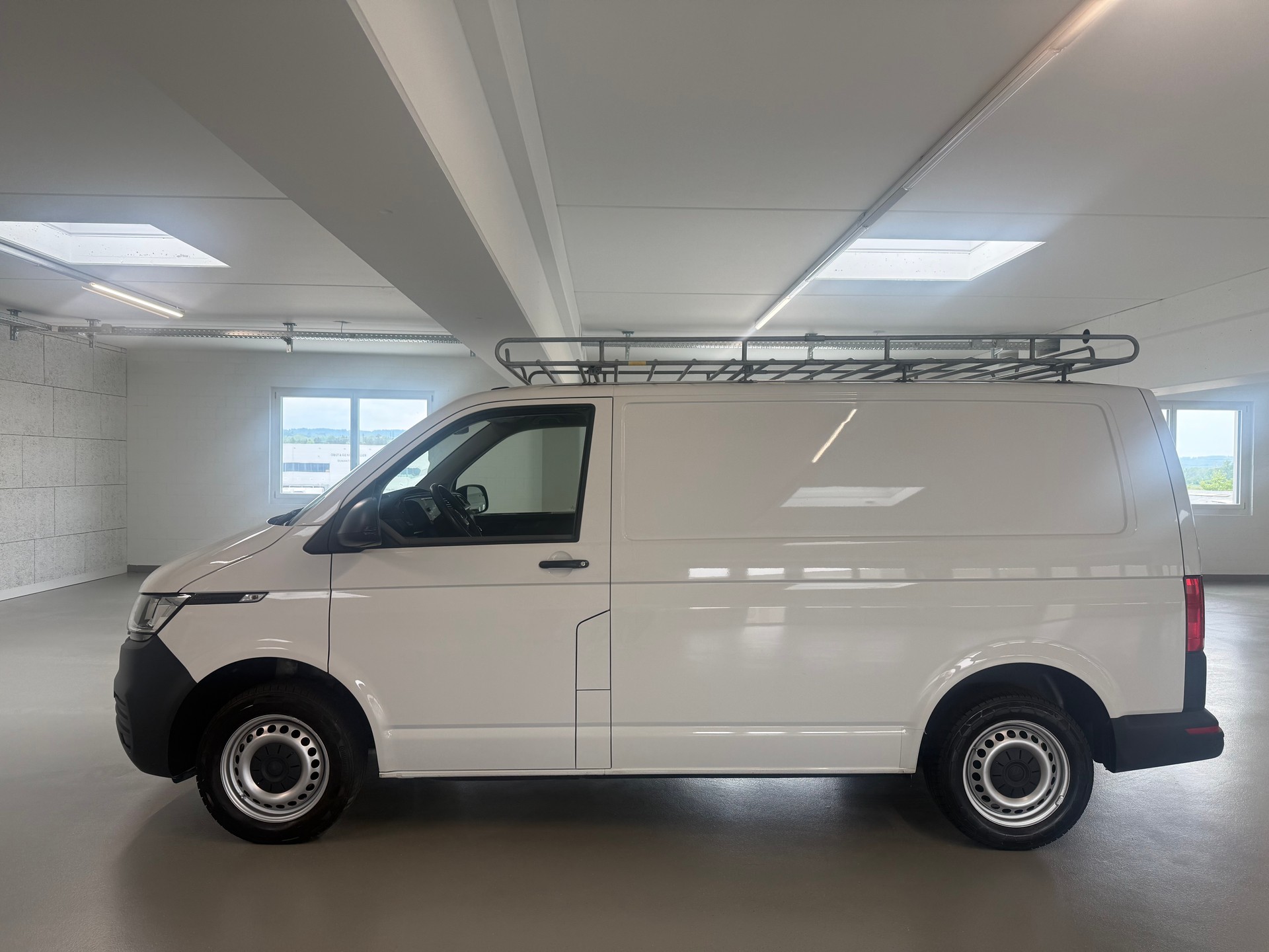 VW T6.1 2.0 TDI 4Motion-image-1