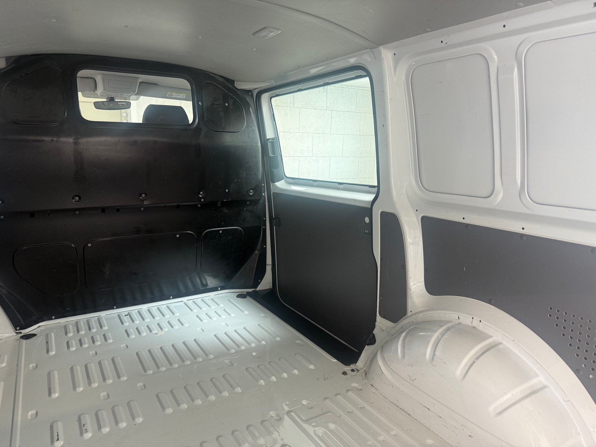 VW T6.1 2.0 TDI 4Motion-image-8
