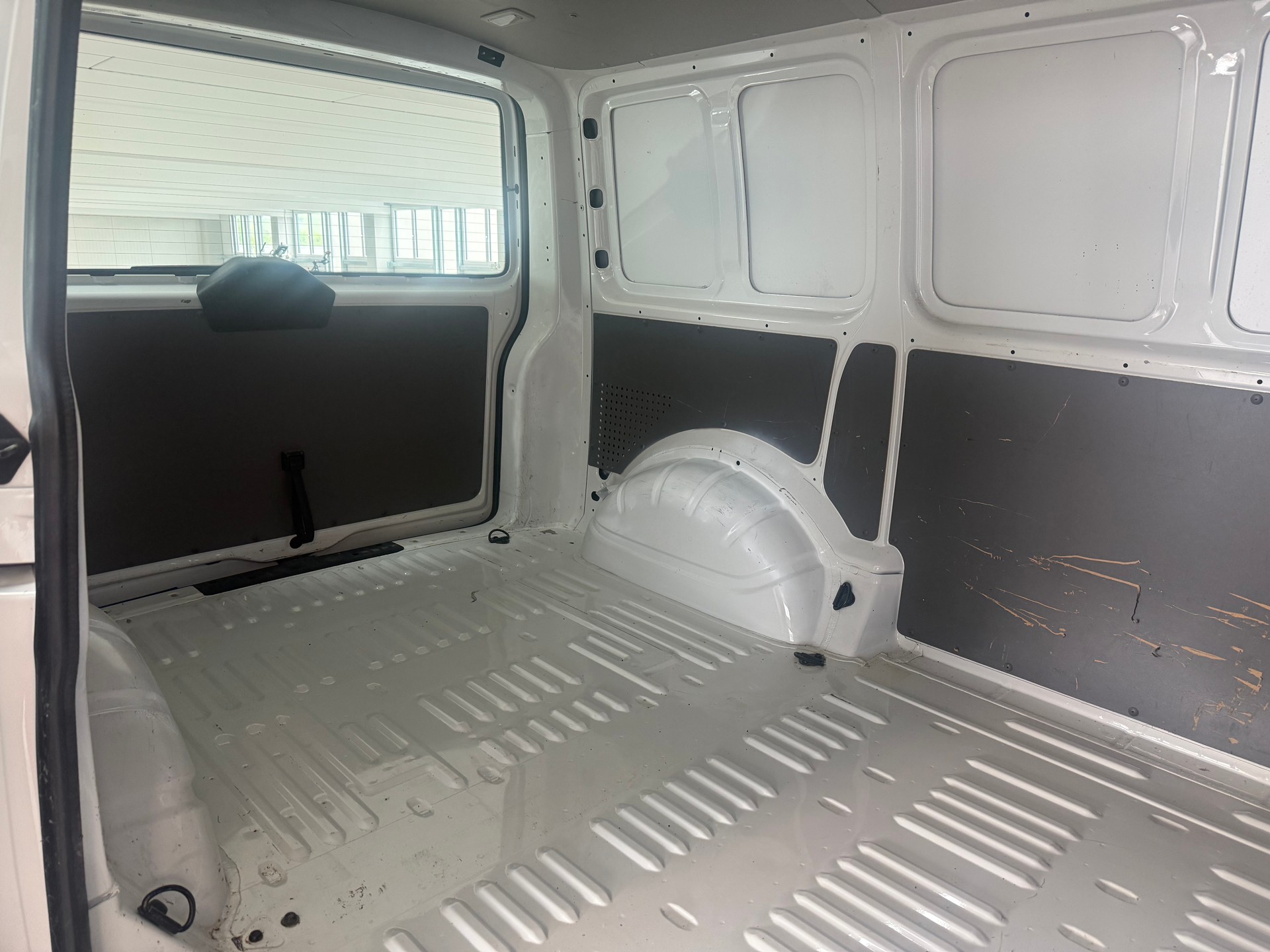 VW T6.1 2.0 TDI 4Motion-image-6