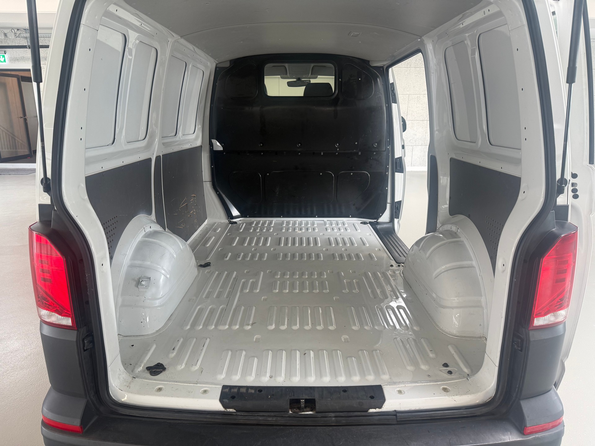 VW T6.1 2.0 TDI 4Motion-image-7