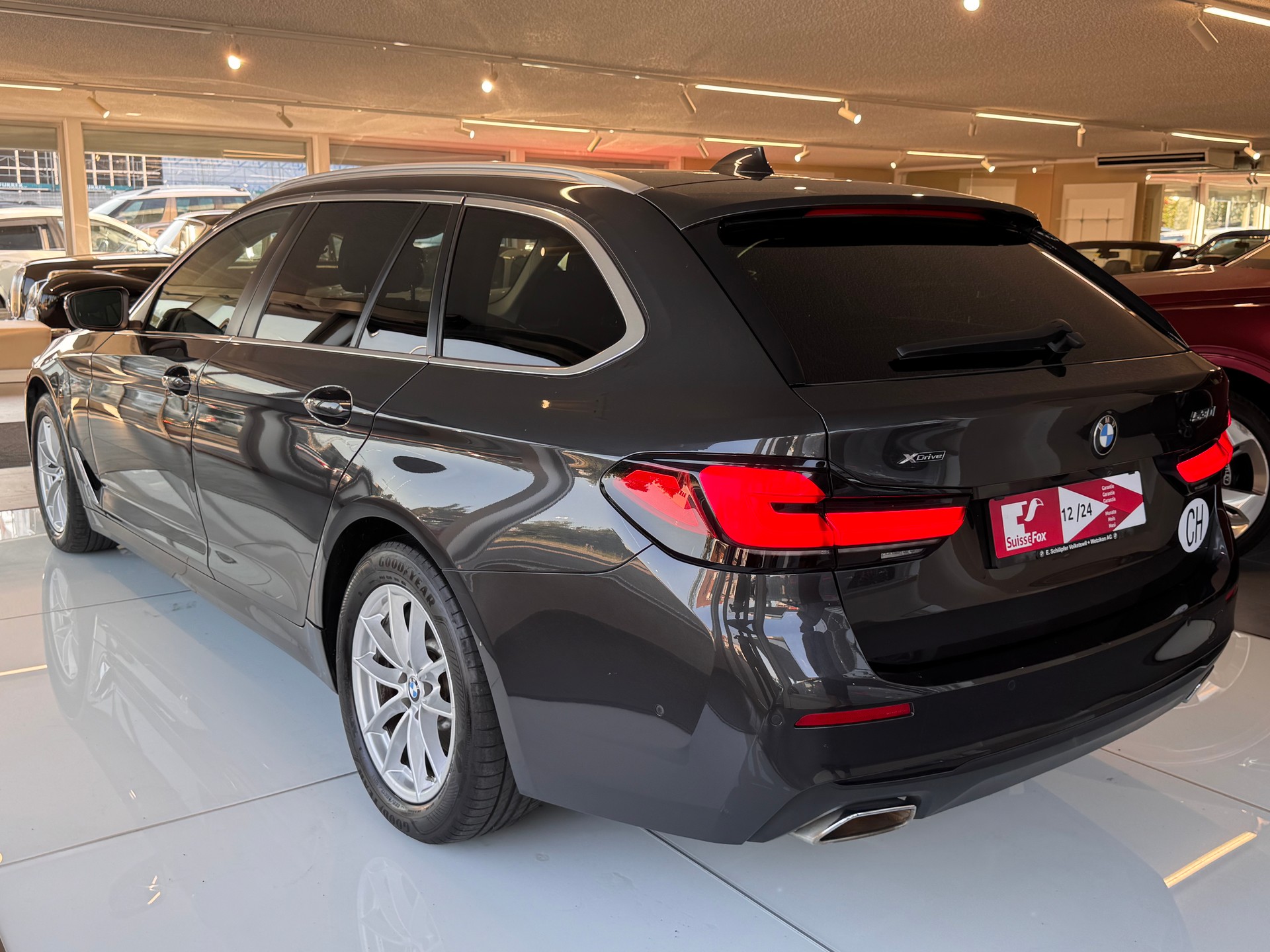 BMW 530i xDrive 48V Touring Steptronic-image-6