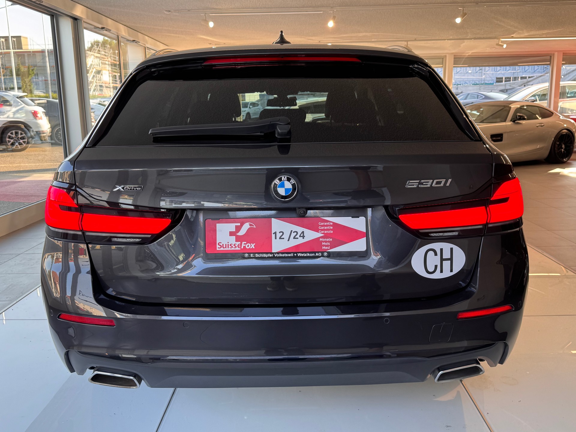 BMW 530i xDrive 48V Touring Steptronic-image-5