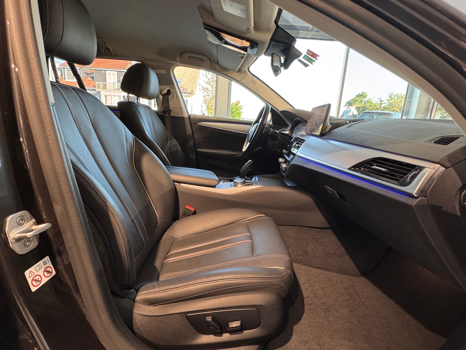 BMW 530i xDrive 48V Touring Steptronic-image-19