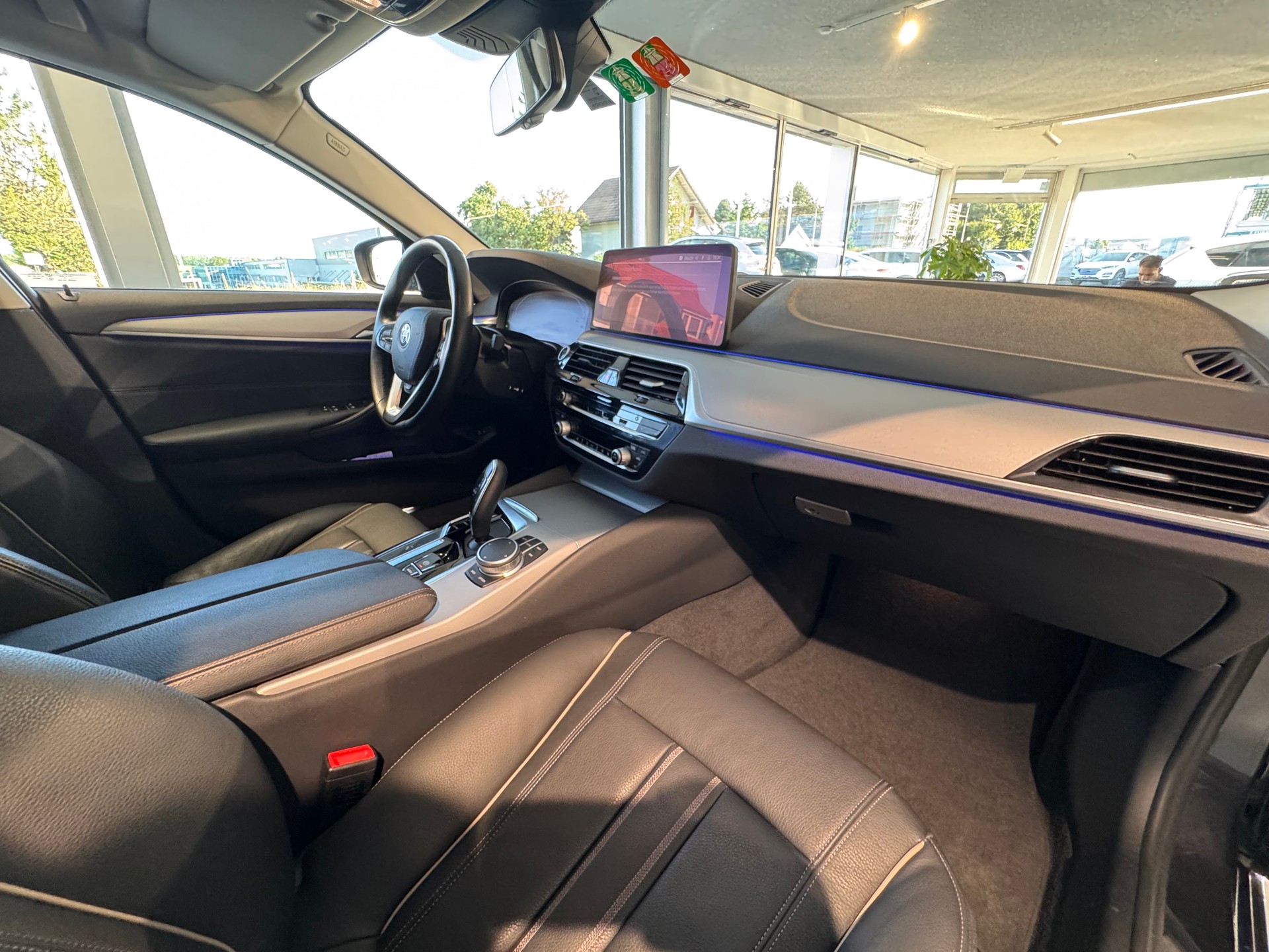 BMW 530i xDrive 48V Touring Steptronic-image-21