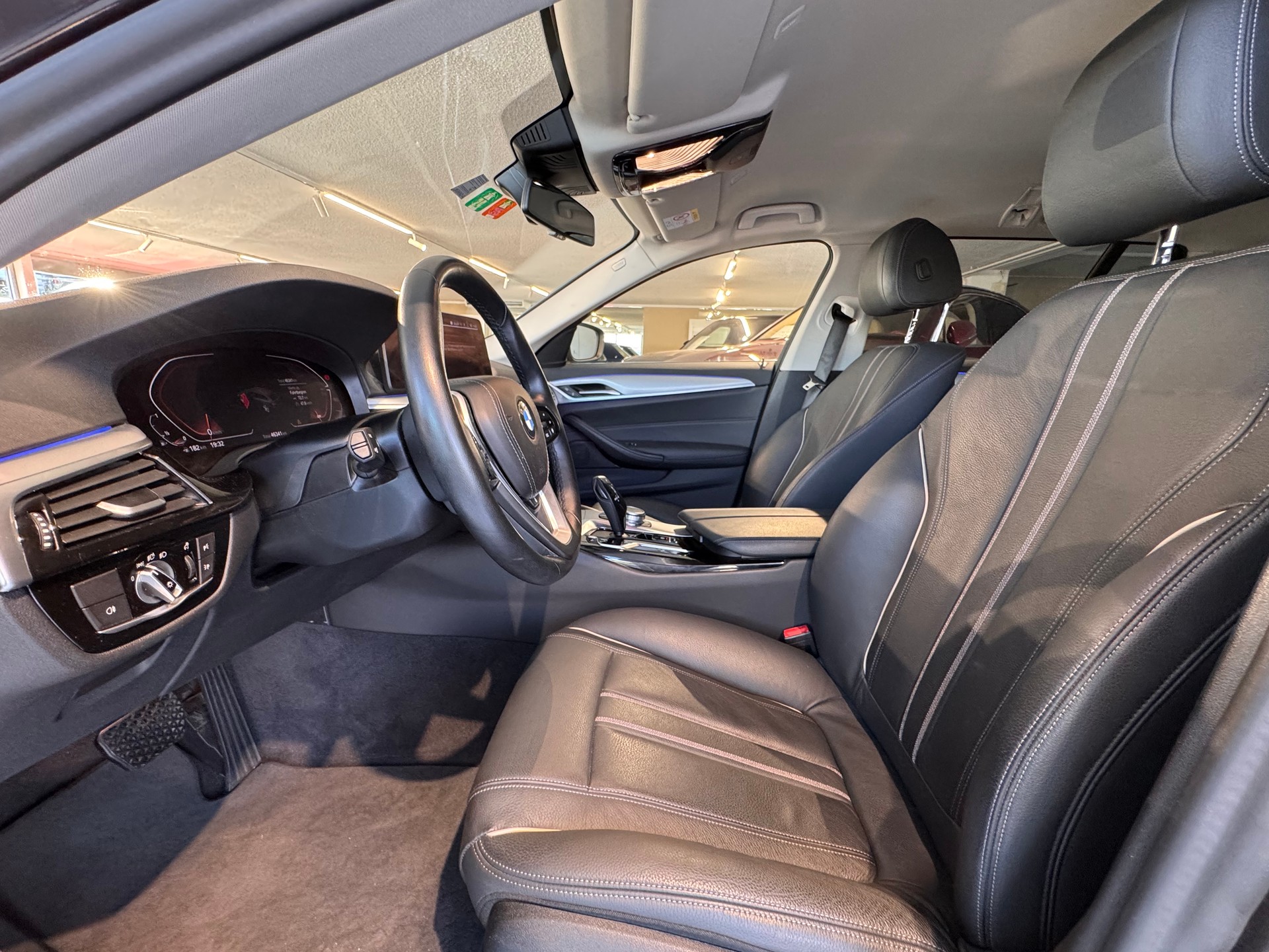 BMW 530i xDrive 48V Touring Steptronic-image-13