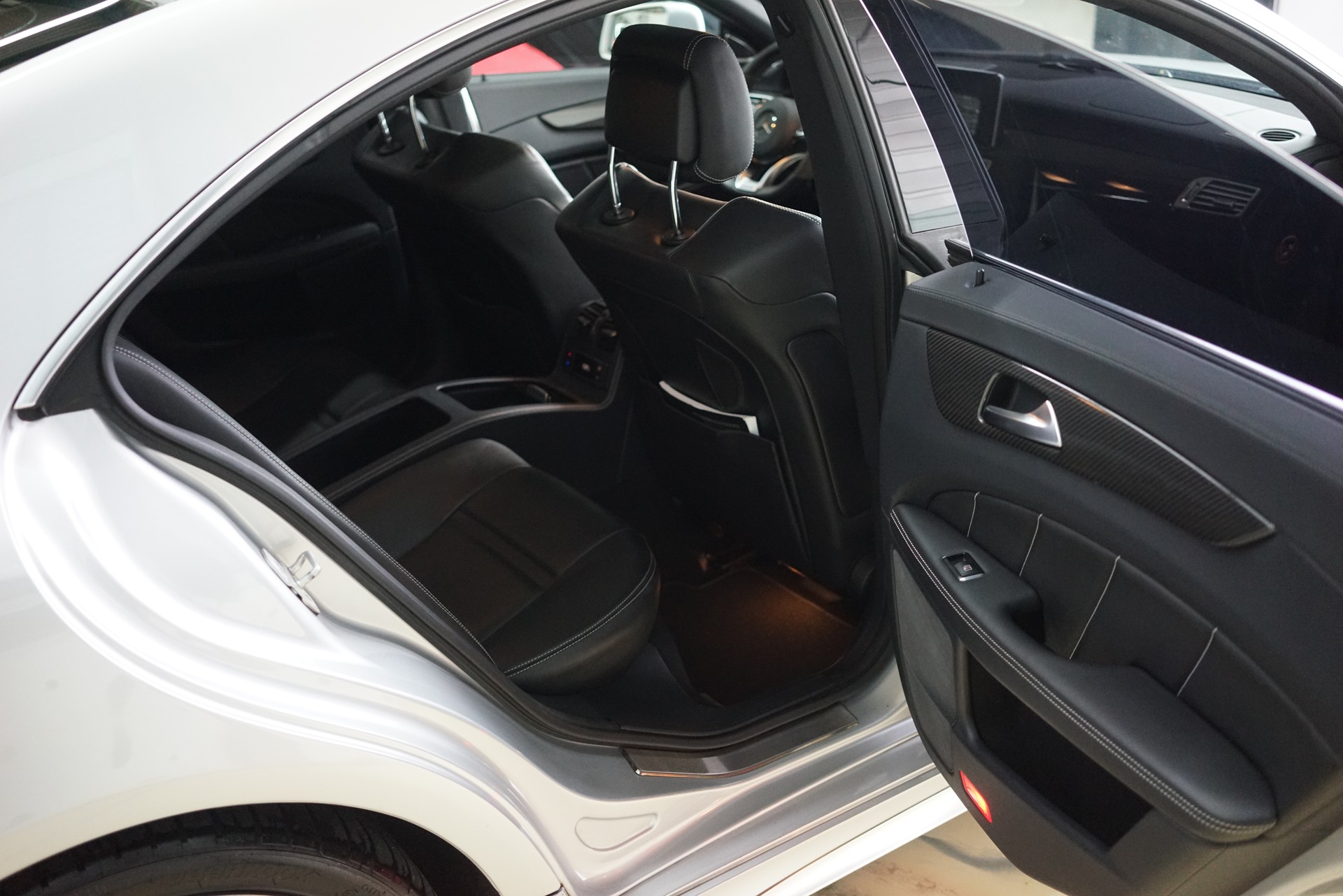 MERCEDES-BENZ CLS 63 AMG S 4Matic Speedshift MCT-image-30