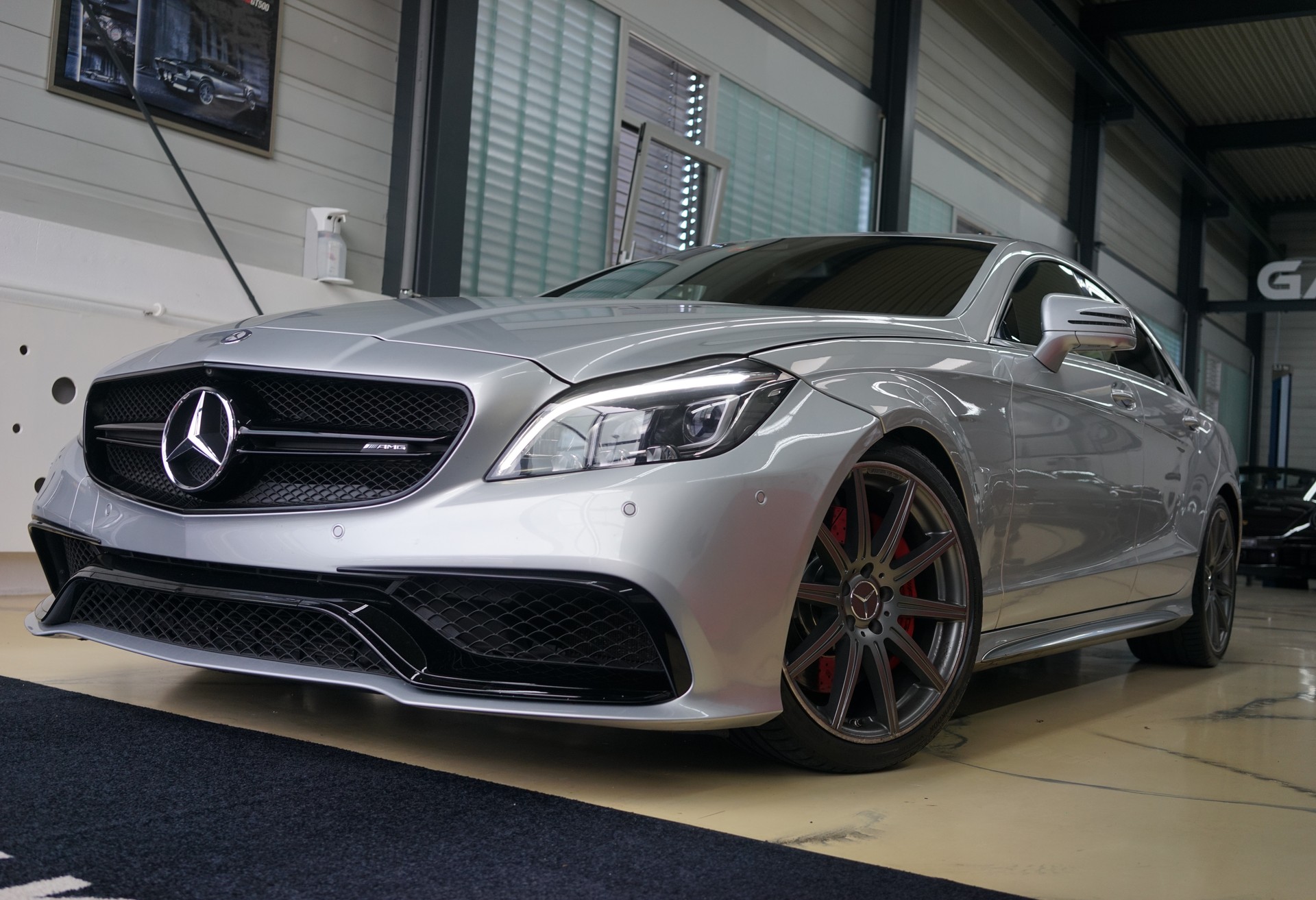 MERCEDES-BENZ CLS 63 AMG S 4Matic Speedshift MCT-showroom-element-1