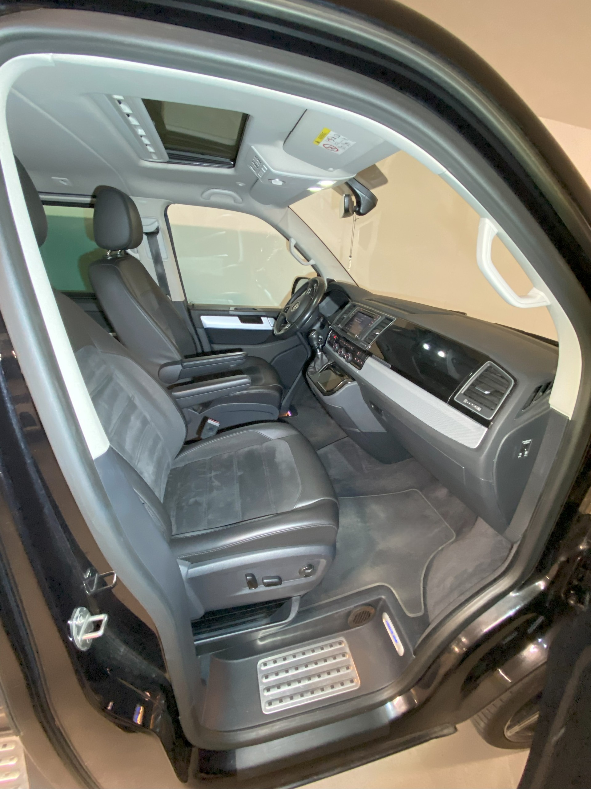 VW T6 Multivan 2.0 Bi-TDI Highline Liberty 4Motion-image-9