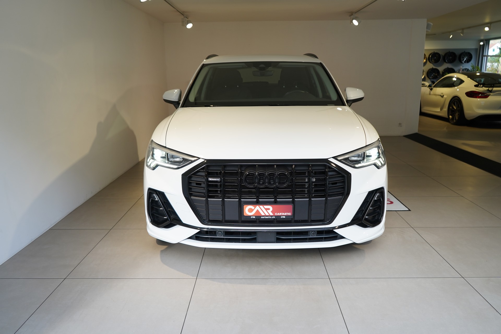 AUDI Q3 35 TDI S line quattro S-tronic-image-1
