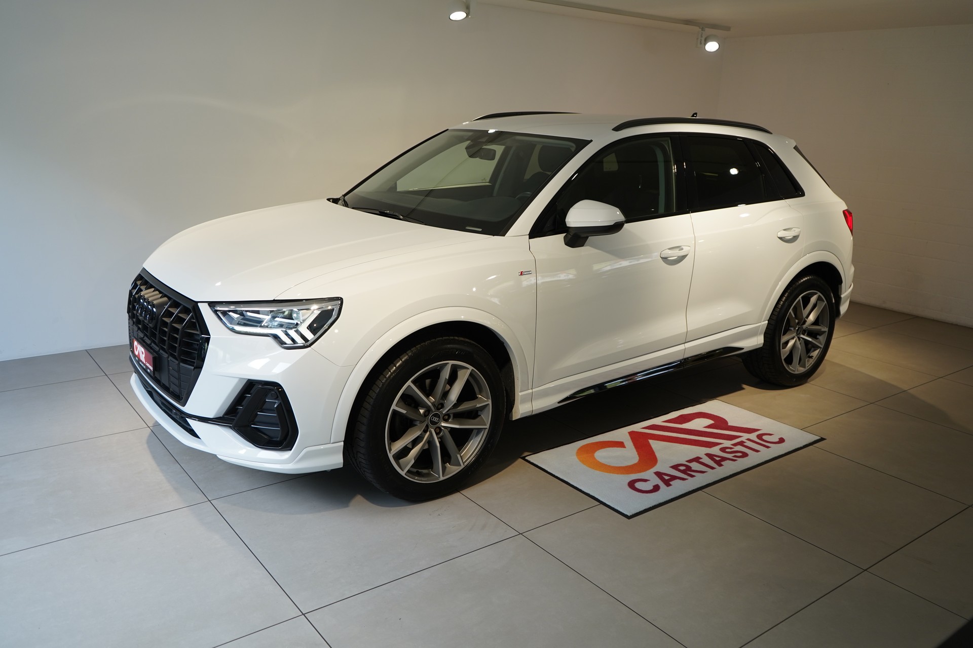 AUDI Q3 35 TDI S line quattro S-tronic-image-0