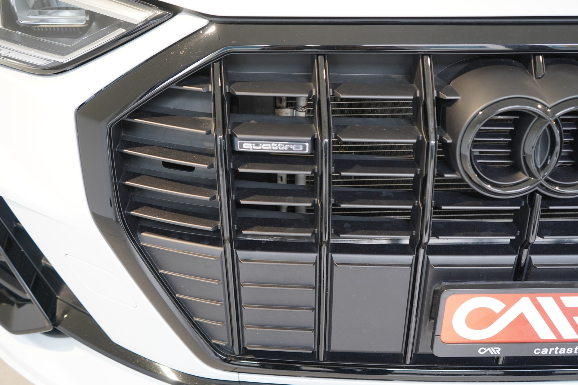 AUDI Q3 35 TDI S line quattro S-tronic-image-14