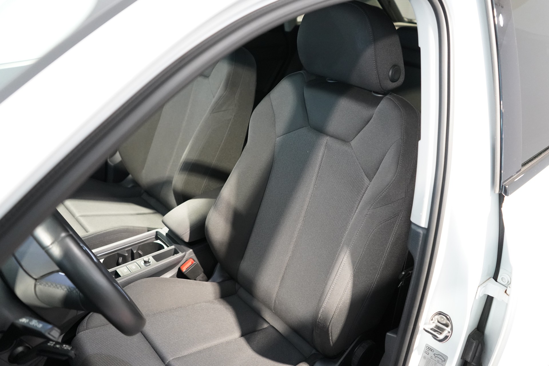 AUDI Q3 35 TDI S line quattro S-tronic-image-5