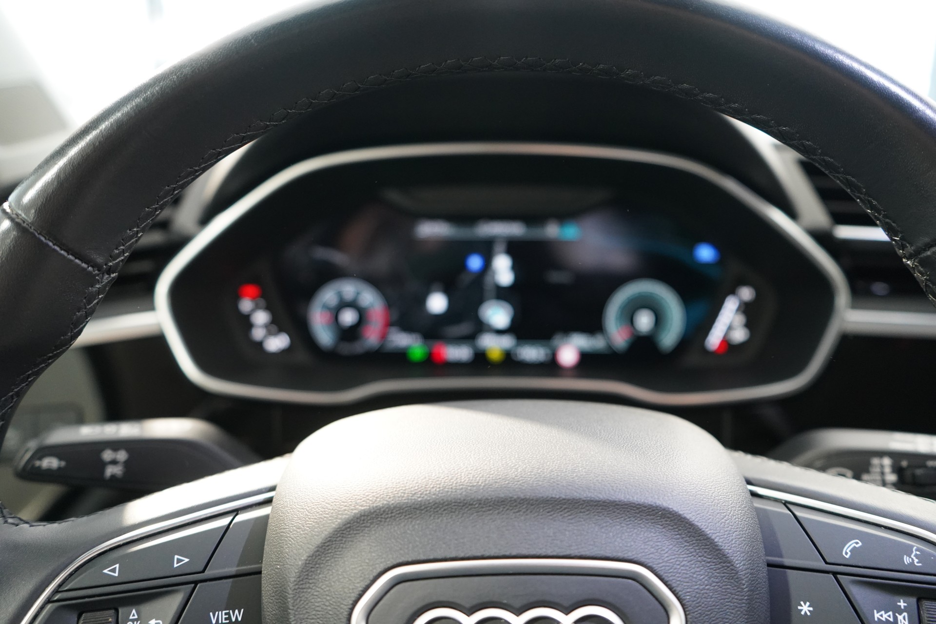 AUDI Q3 35 TDI S line quattro S-tronic-image-9