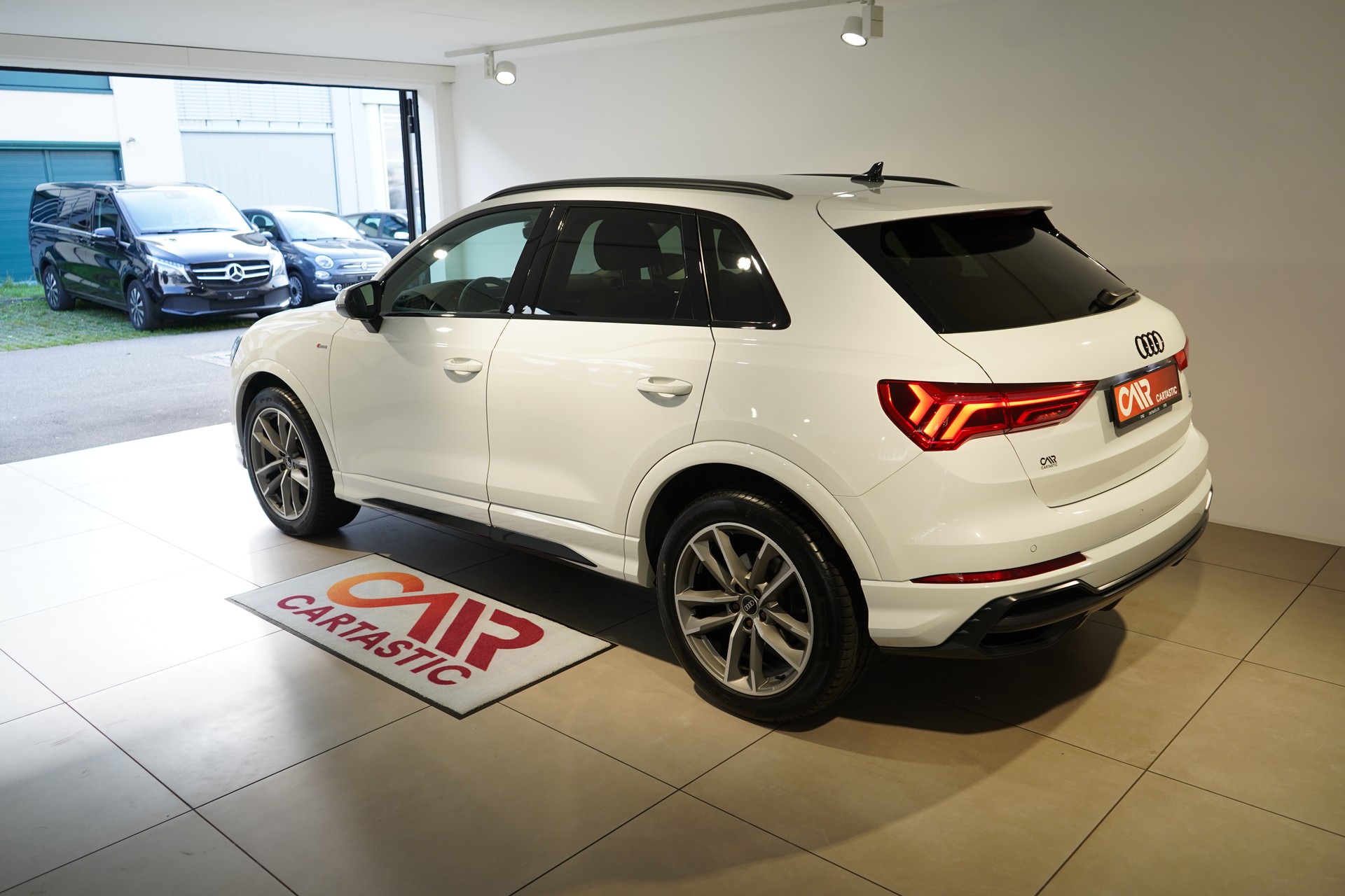 AUDI Q3 35 TDI S line quattro S-tronic-image-2