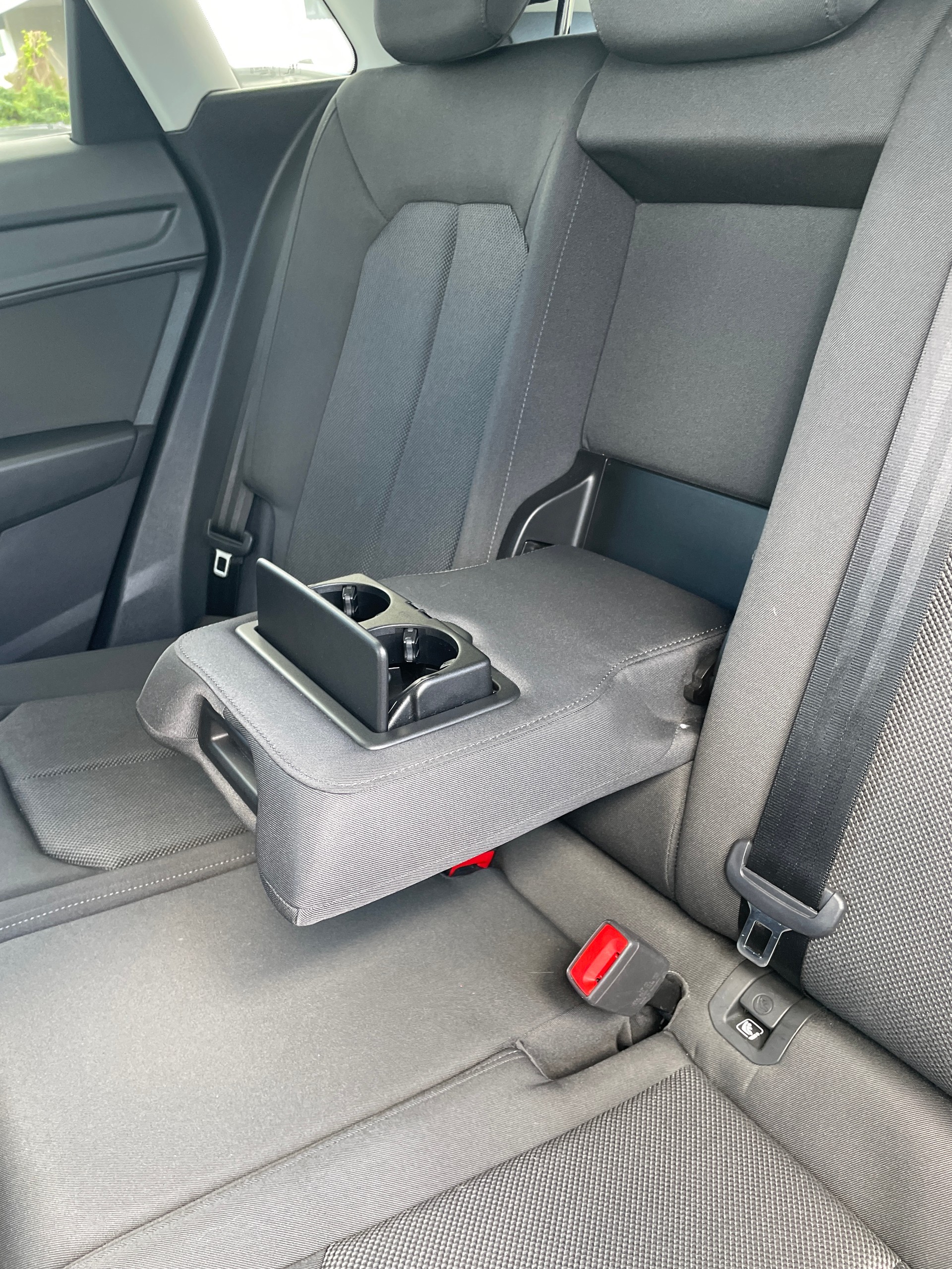 AUDI Q3 35 TDI S line quattro S-tronic-image-17