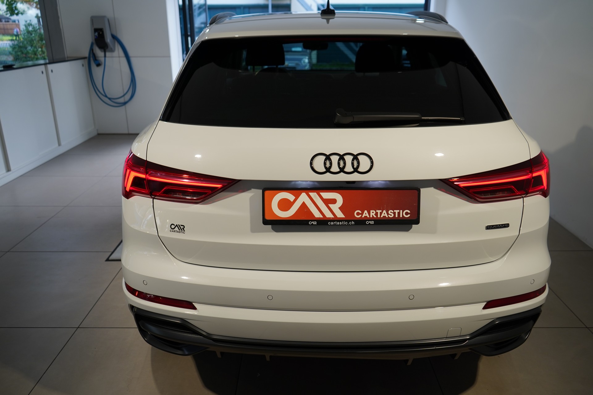 AUDI Q3 35 TDI S line quattro S-tronic-image-3