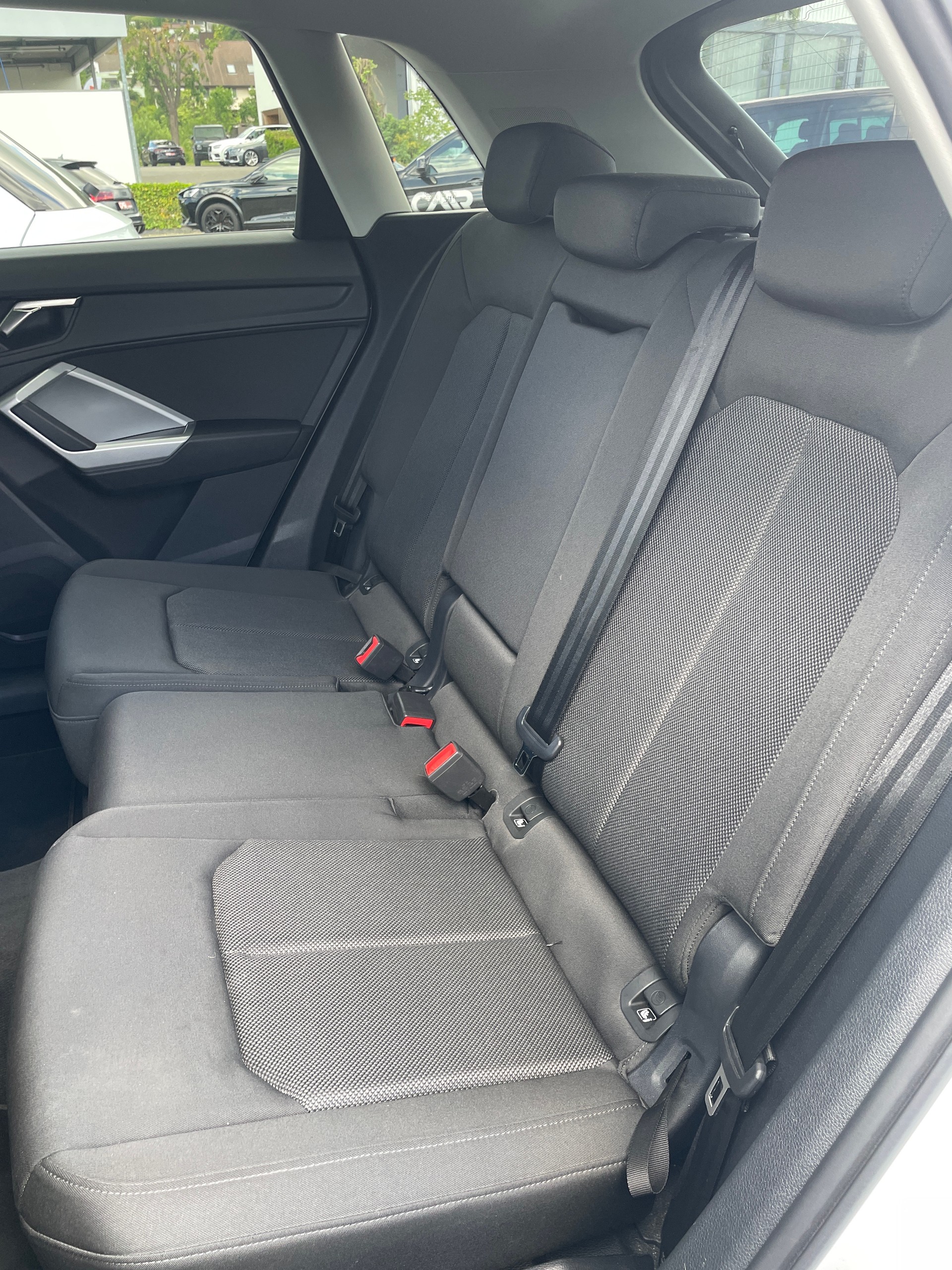 AUDI Q3 35 TDI S line quattro S-tronic-image-16