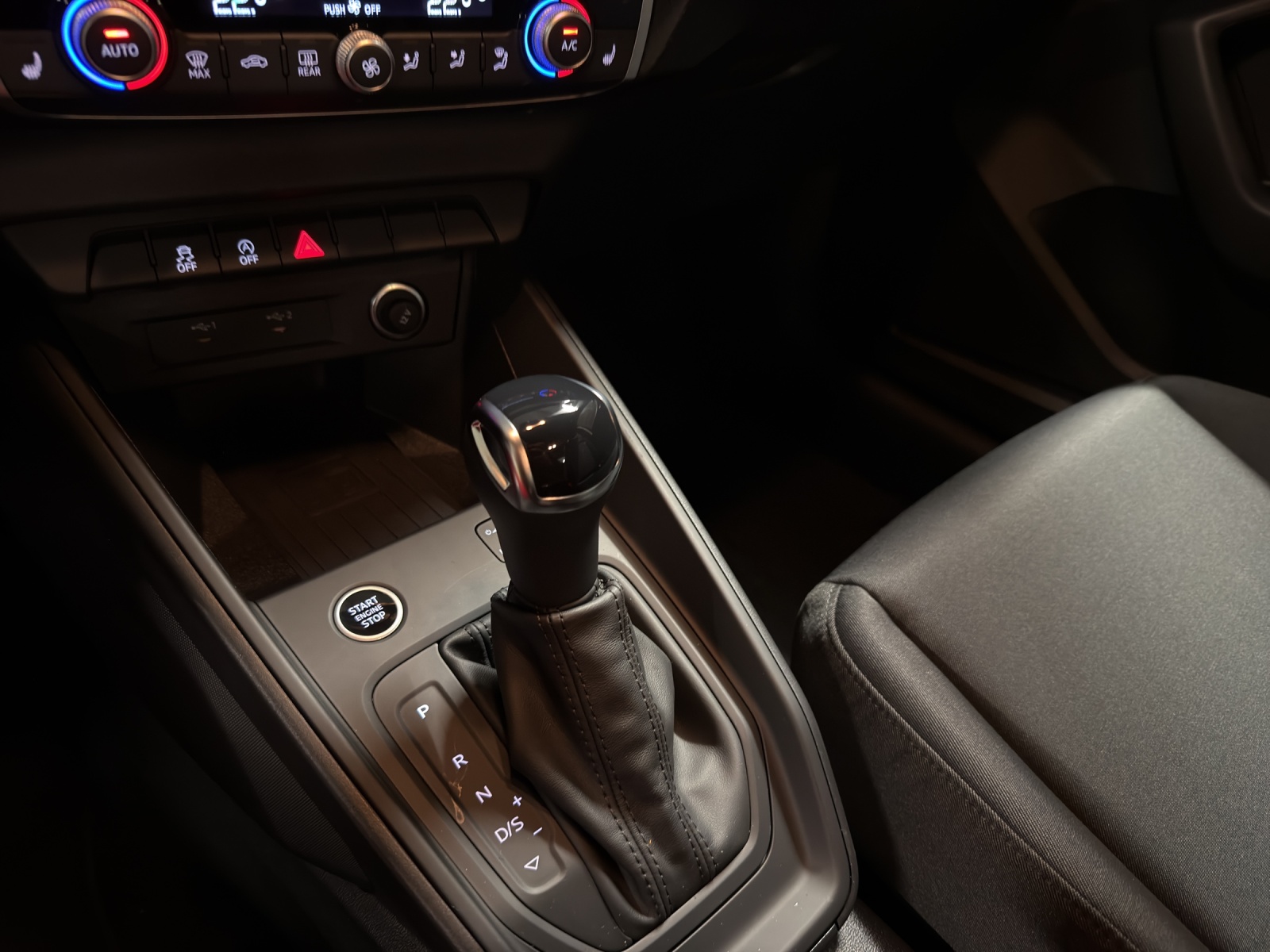 AUDI A1 Sportback 30 TFSI Attraction S-tronic-image-12