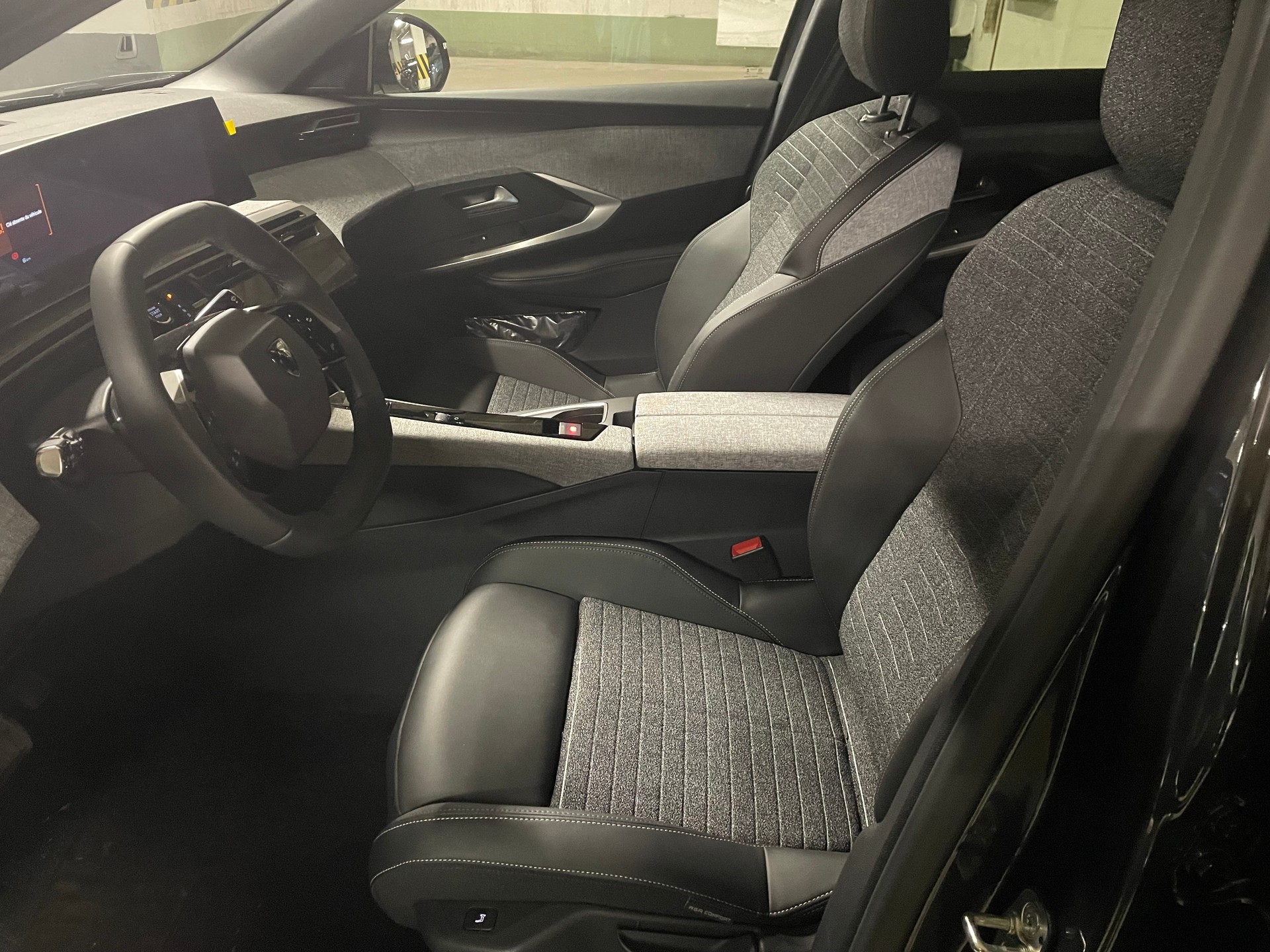 PEUGEOT 3008 145 e-DCS Allure Premium-image-4