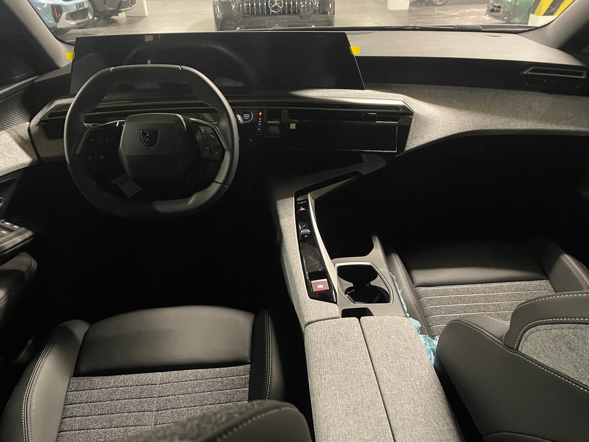 PEUGEOT 3008 145 e-DCS Allure Premium-image-8