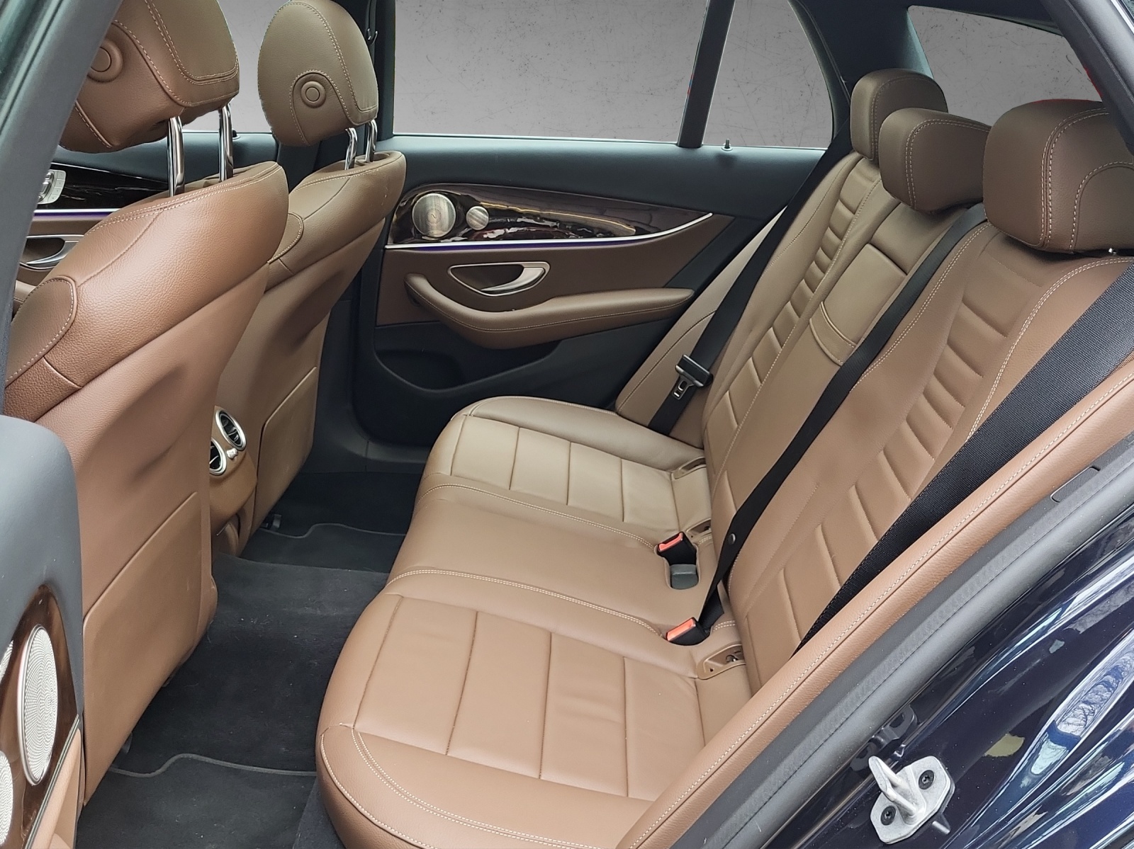 MERCEDES-BENZ E 300 de T 4M AMG-image-16