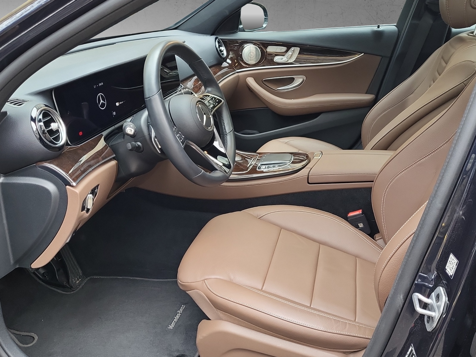 MERCEDES-BENZ E 300 de T 4M AMG-image-8