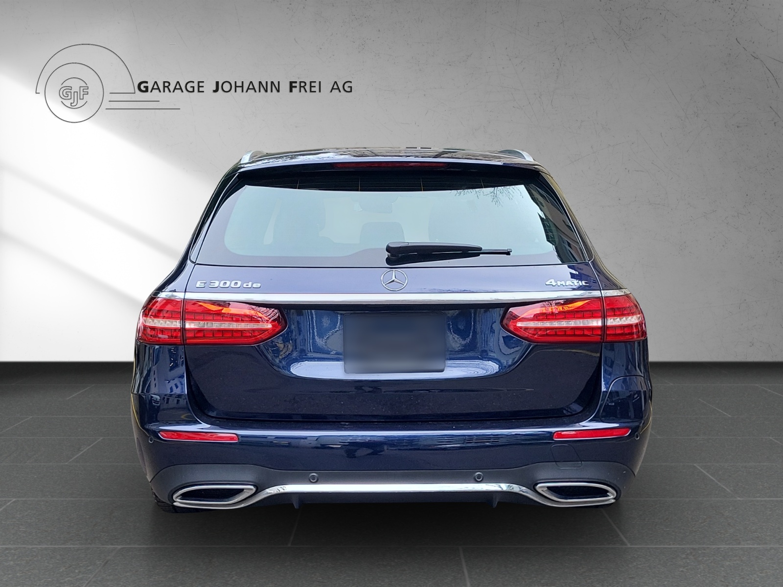 MERCEDES-BENZ E 300 de T 4M AMG-showroom-element-3