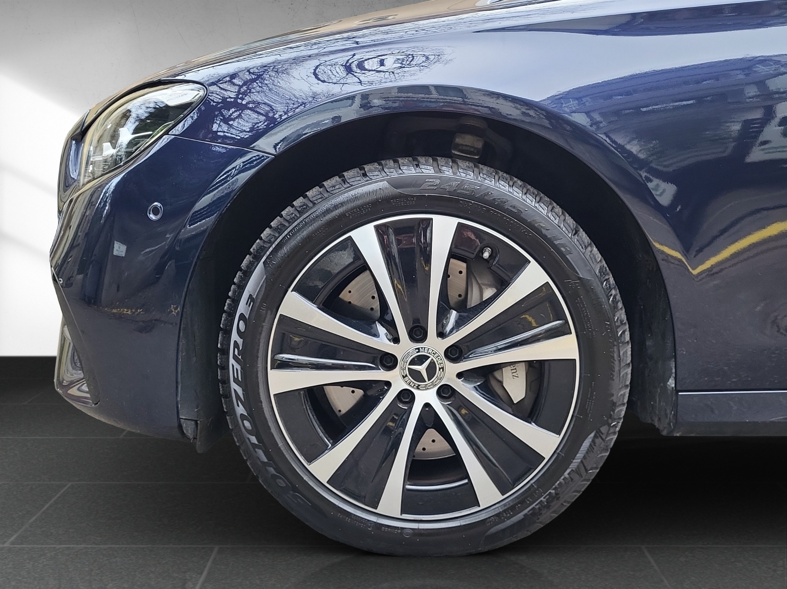 MERCEDES-BENZ E 300 de T 4M AMG-image-18