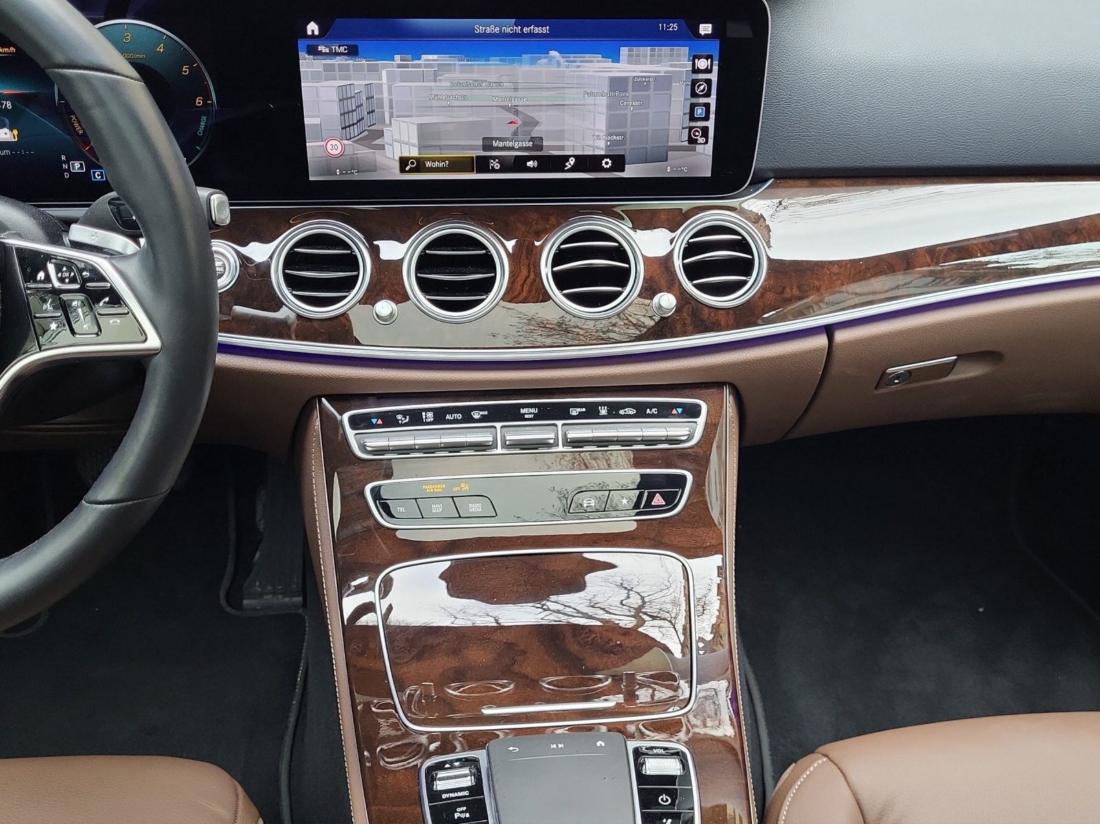MERCEDES-BENZ E 300 de T 4M AMG-image-14