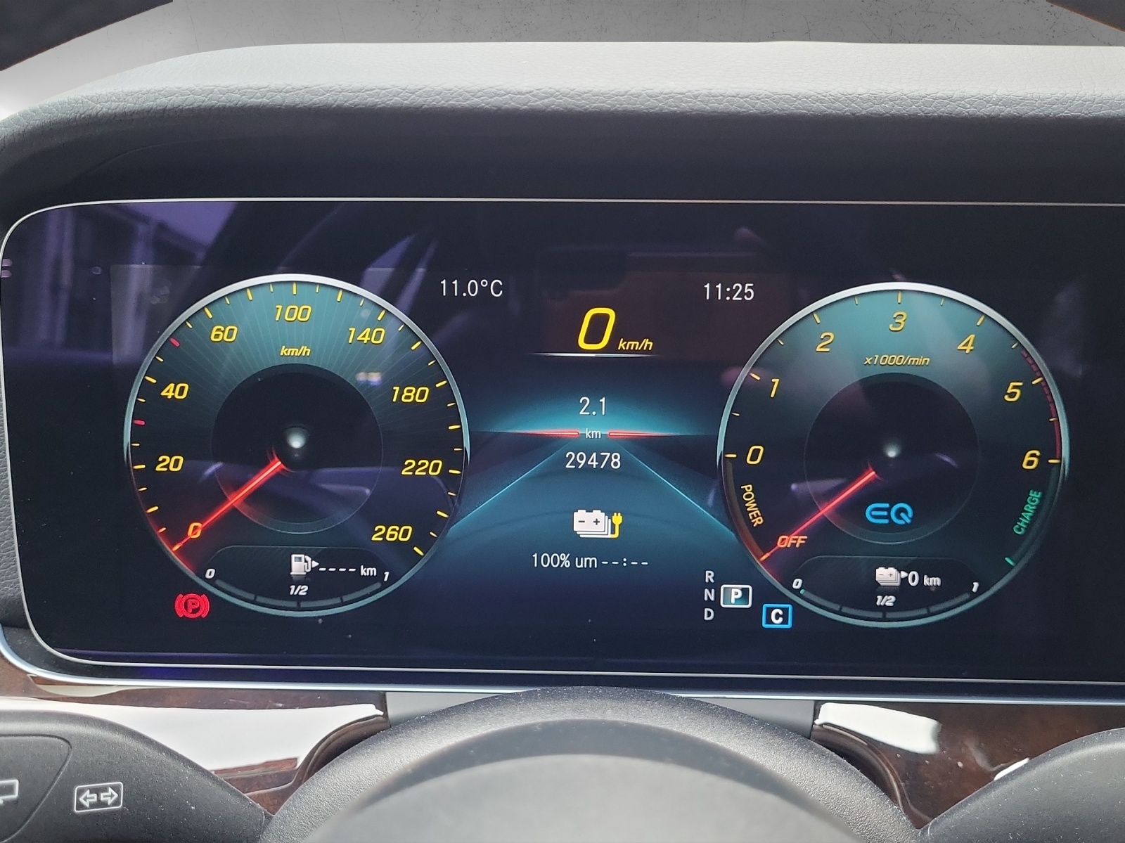 MERCEDES-BENZ E 300 de T 4M AMG-image-13