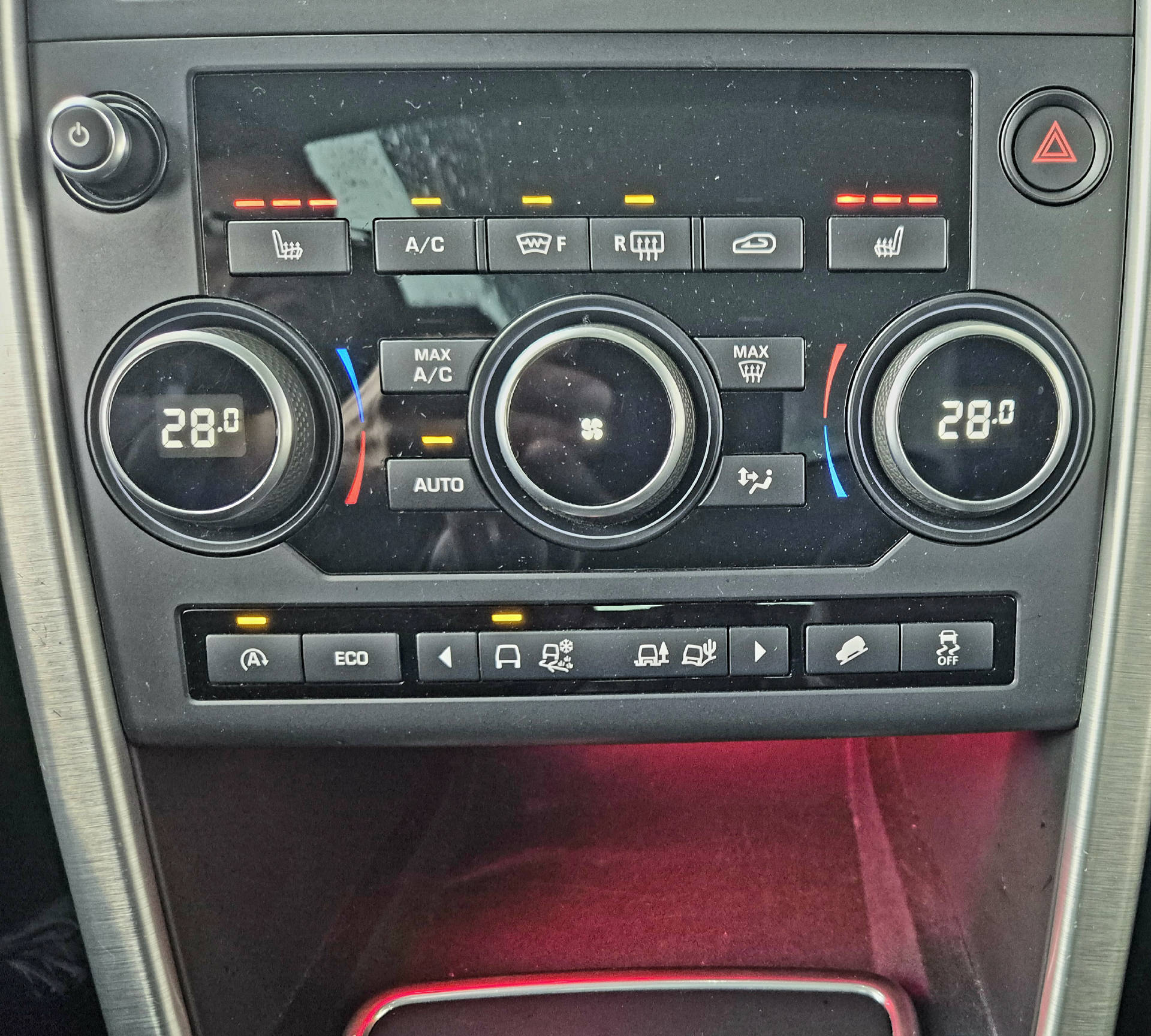 LAND ROVER Discovery Sport 2.0 TD4 180 HSE-image-11