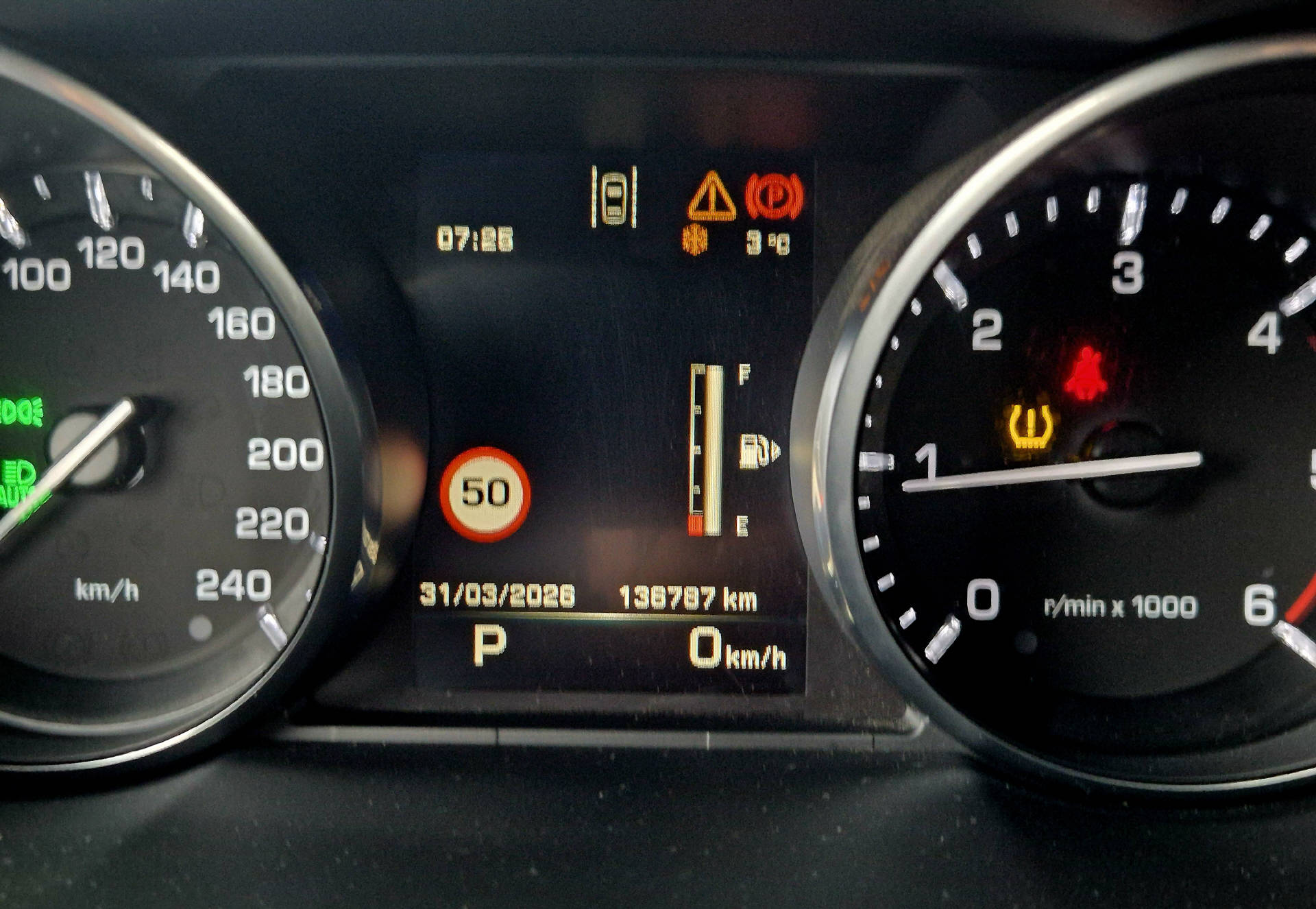 LAND ROVER Discovery Sport 2.0 TD4 180 HSE-image-12