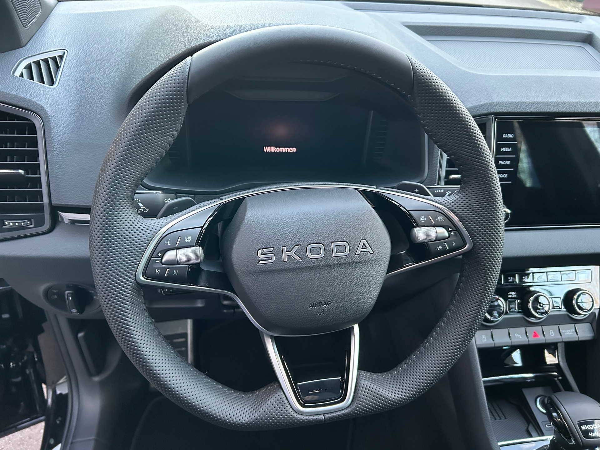 SKODA Karoq 1.5 TSI SportLine DSG-image-11