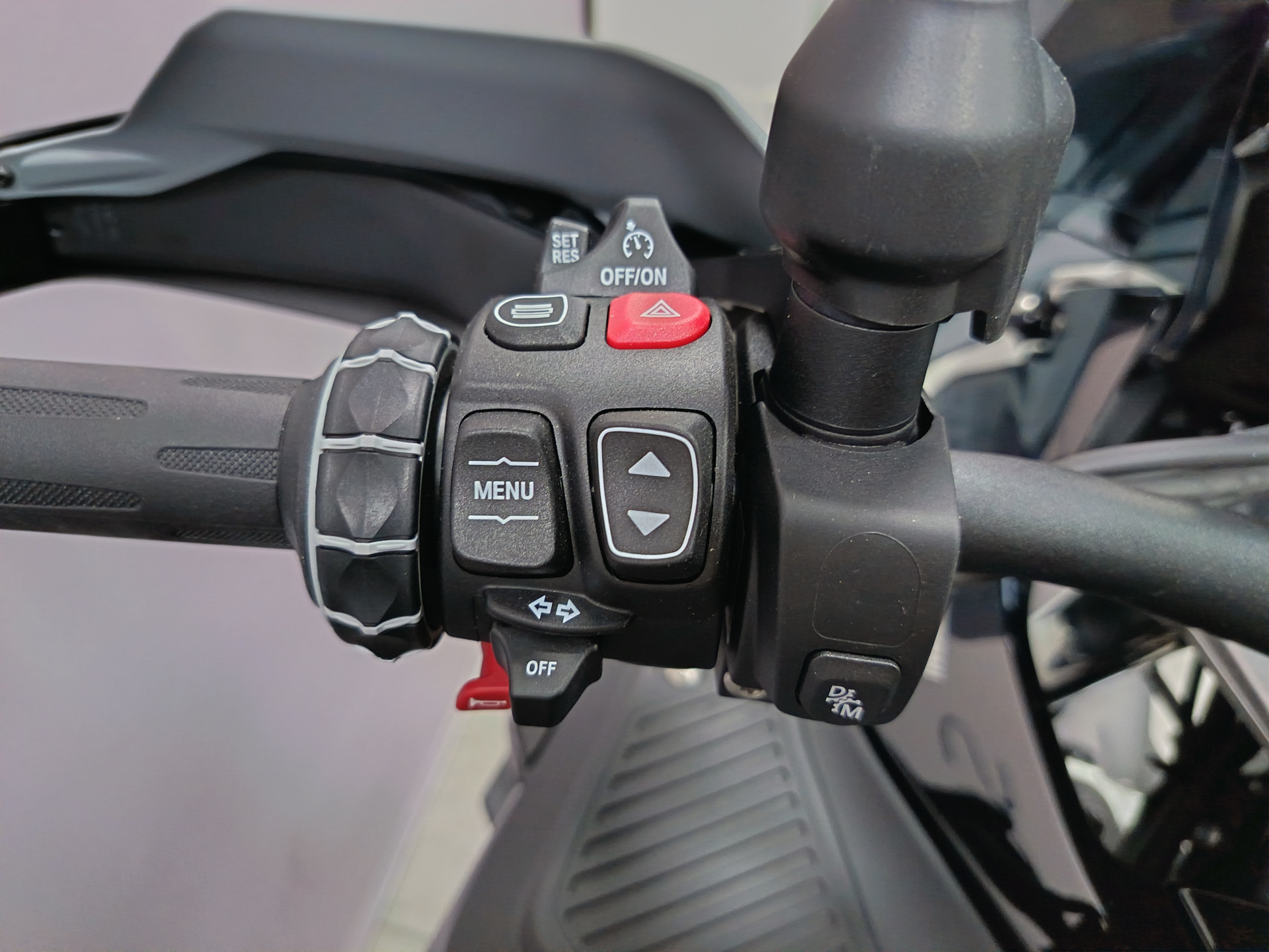 BMW R 1300 GS Adventure ASA *** Leasing 3.9% ***-showroom-element-3